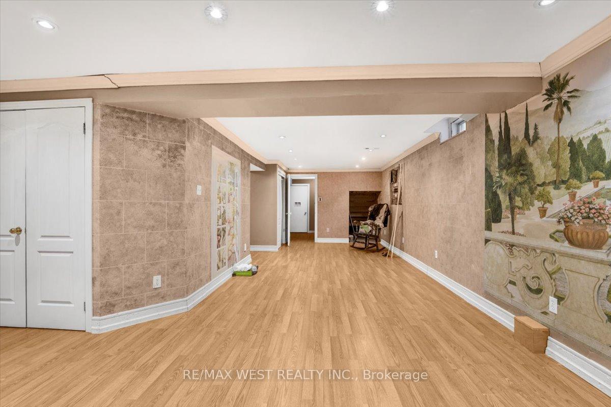 Photo 35 of 155 Villandry Crescent, Vaughan, Maple — HOMEH