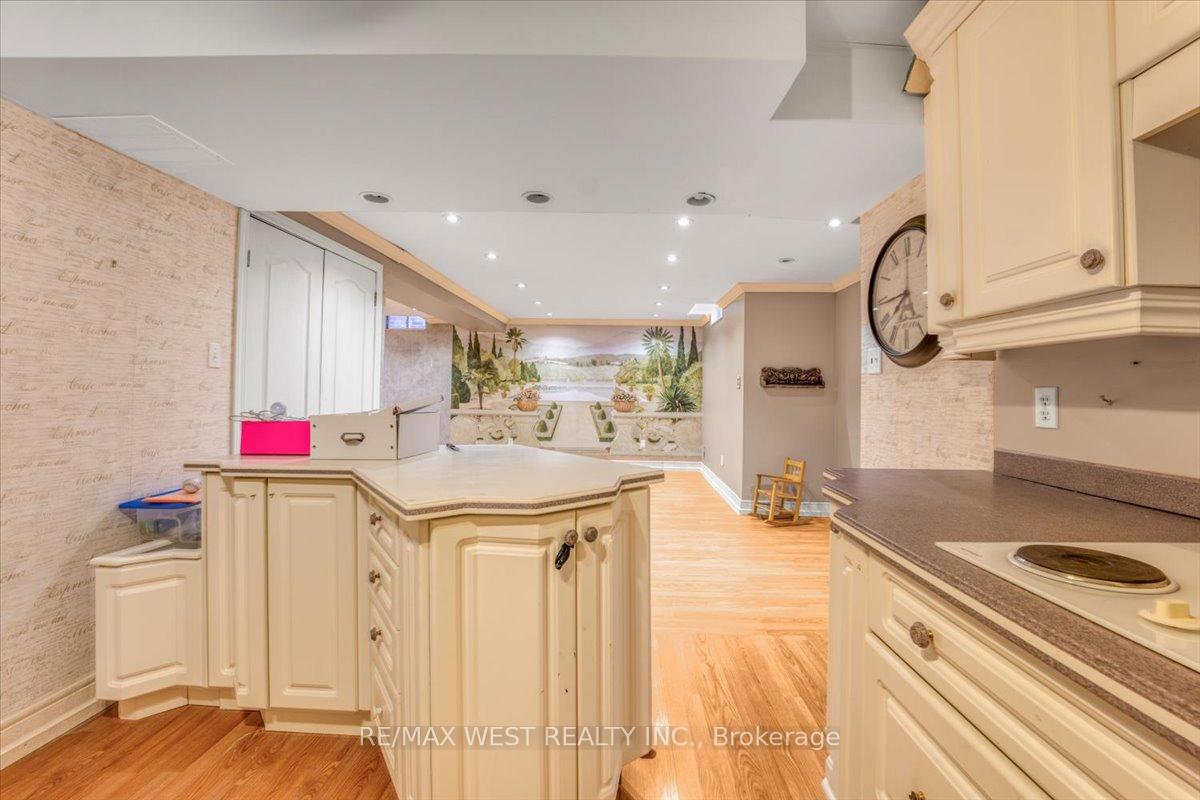 Photo 37 of 155 Villandry Crescent, Vaughan, Maple — HOMEH