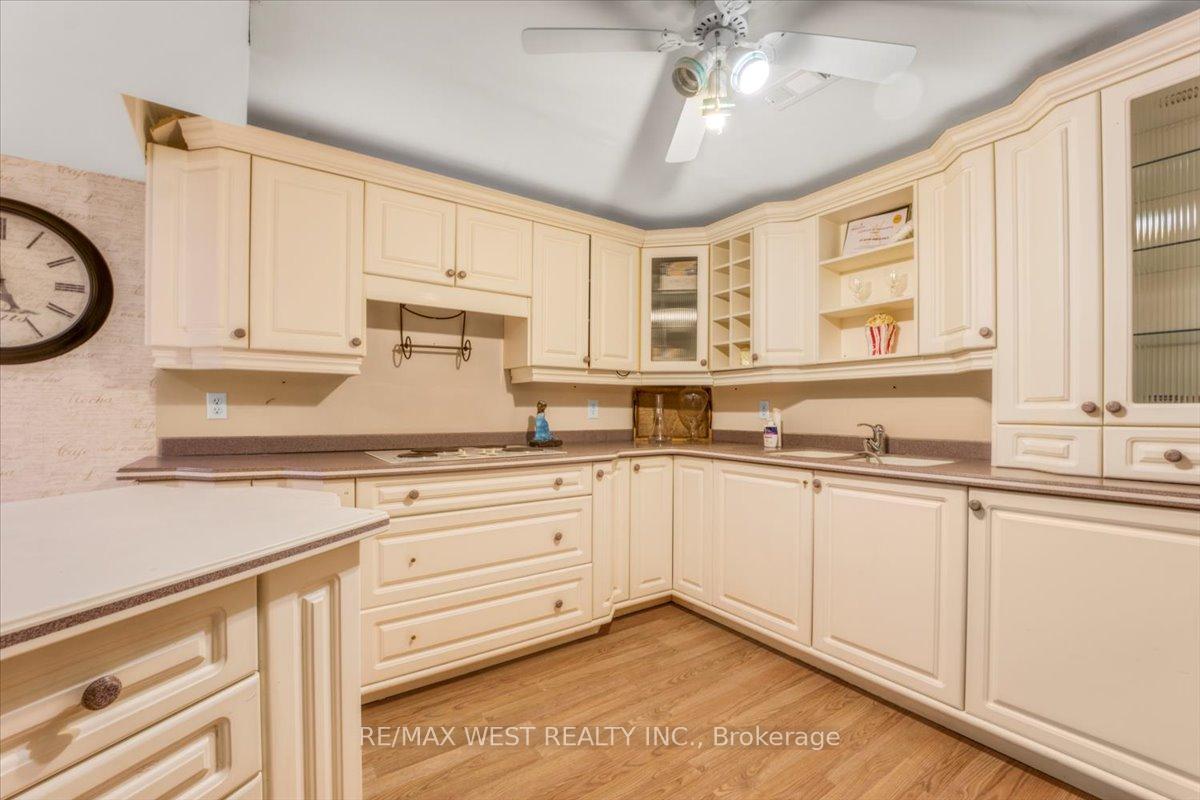 Photo 33 of 155 Villandry Crescent, Vaughan, Maple — HOMEH
