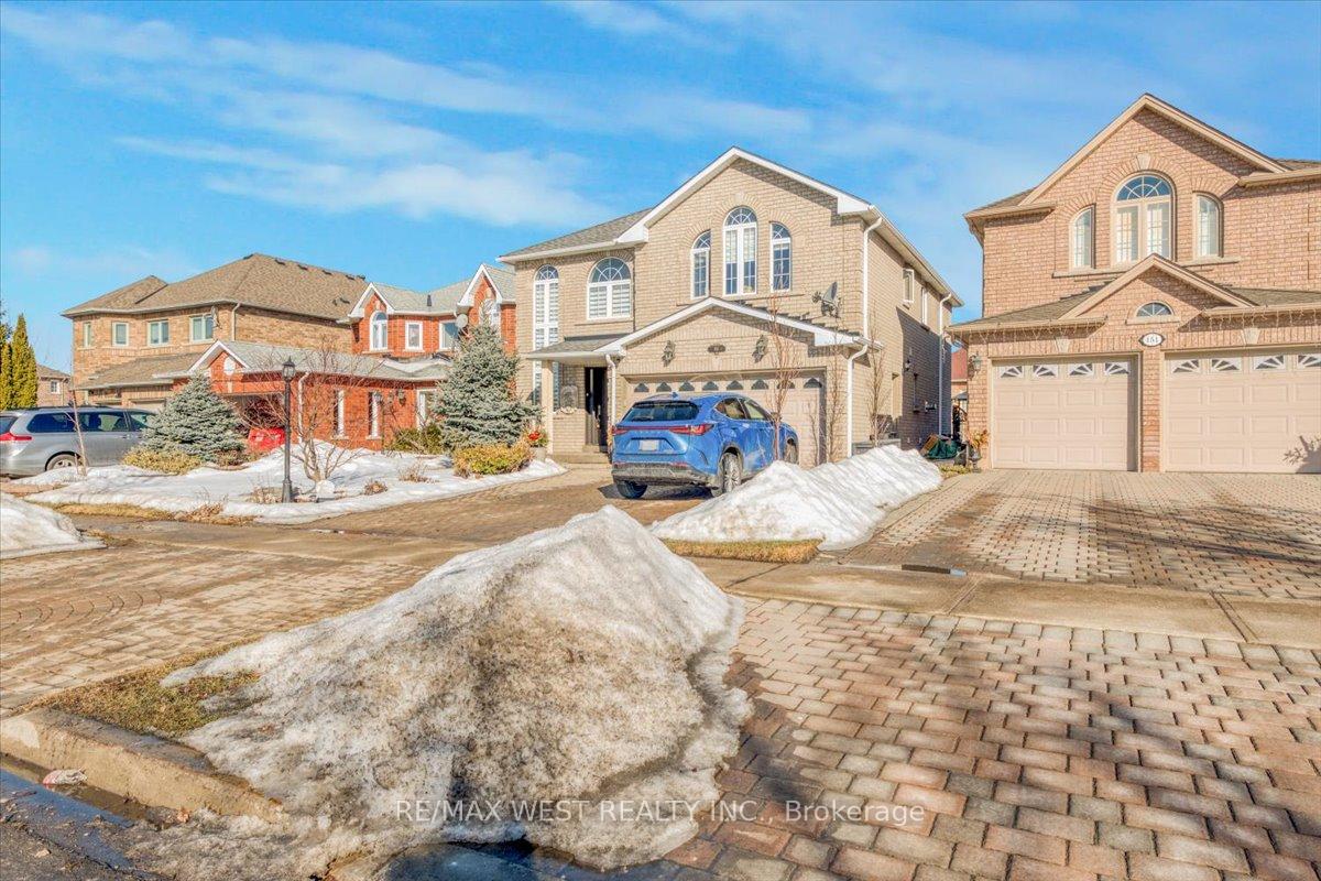 Photo 42 of 155 Villandry Crescent, Vaughan, Maple — HOMEH