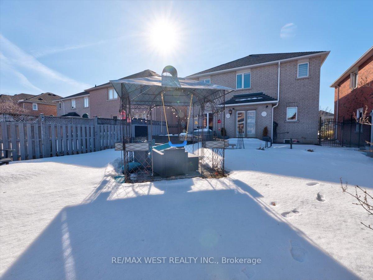 Photo 36 of 155 Villandry Crescent, Vaughan, Maple — HOMEH