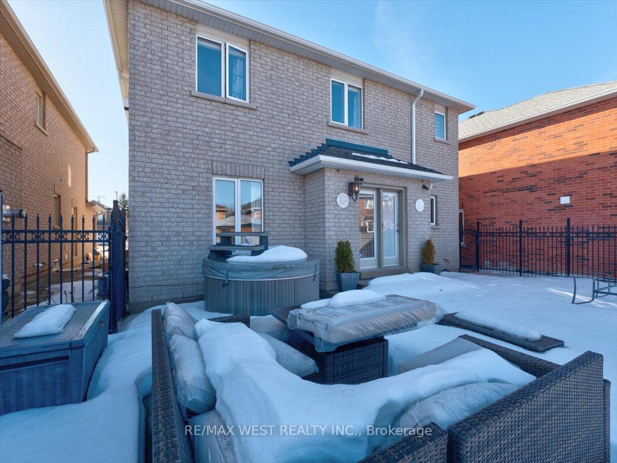 Photo 43 of 155 Villandry Crescent, Vaughan, Maple — HOMEH