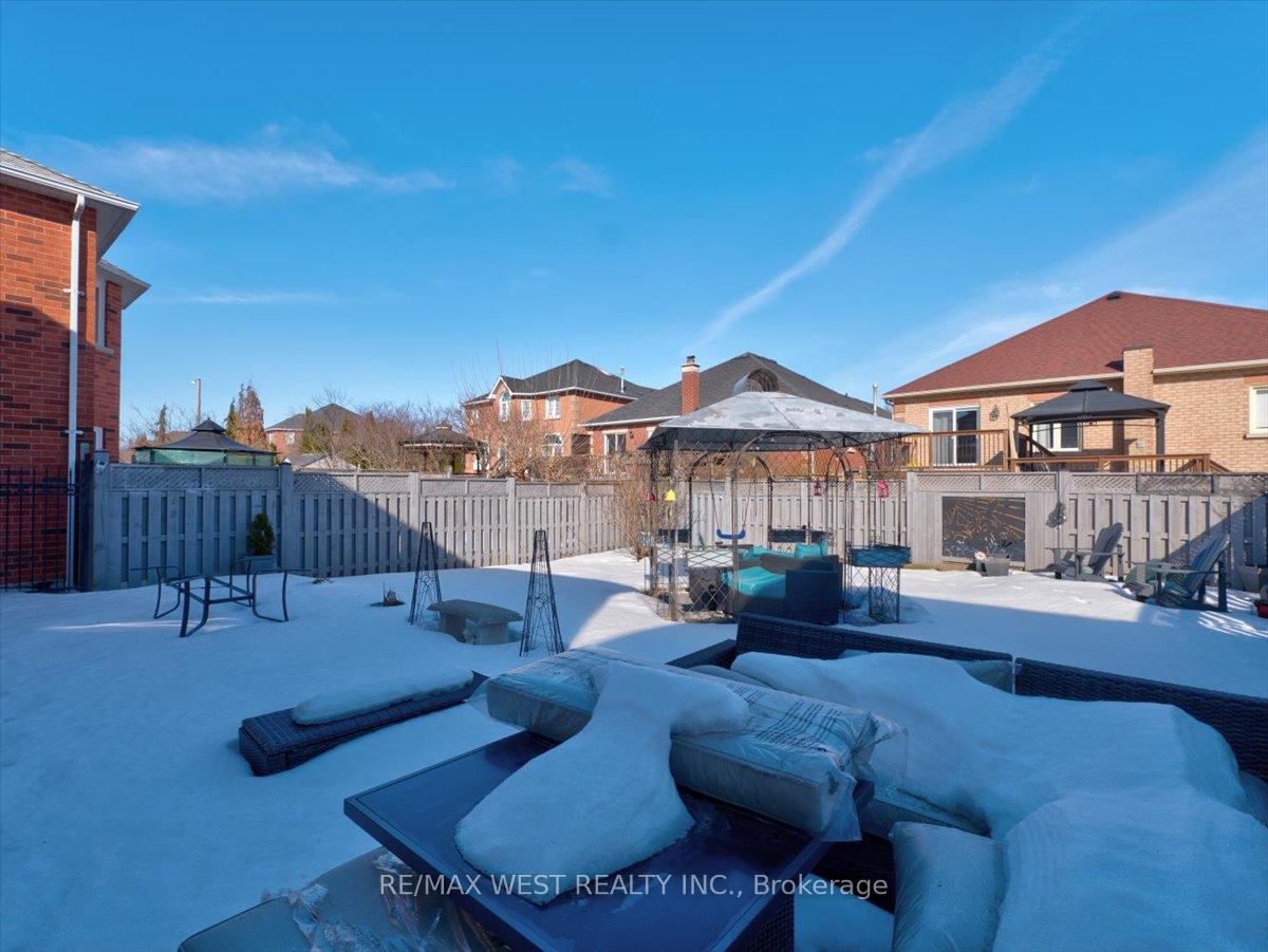 Photo 44 of 155 Villandry Crescent, Vaughan, Maple — HOMEH