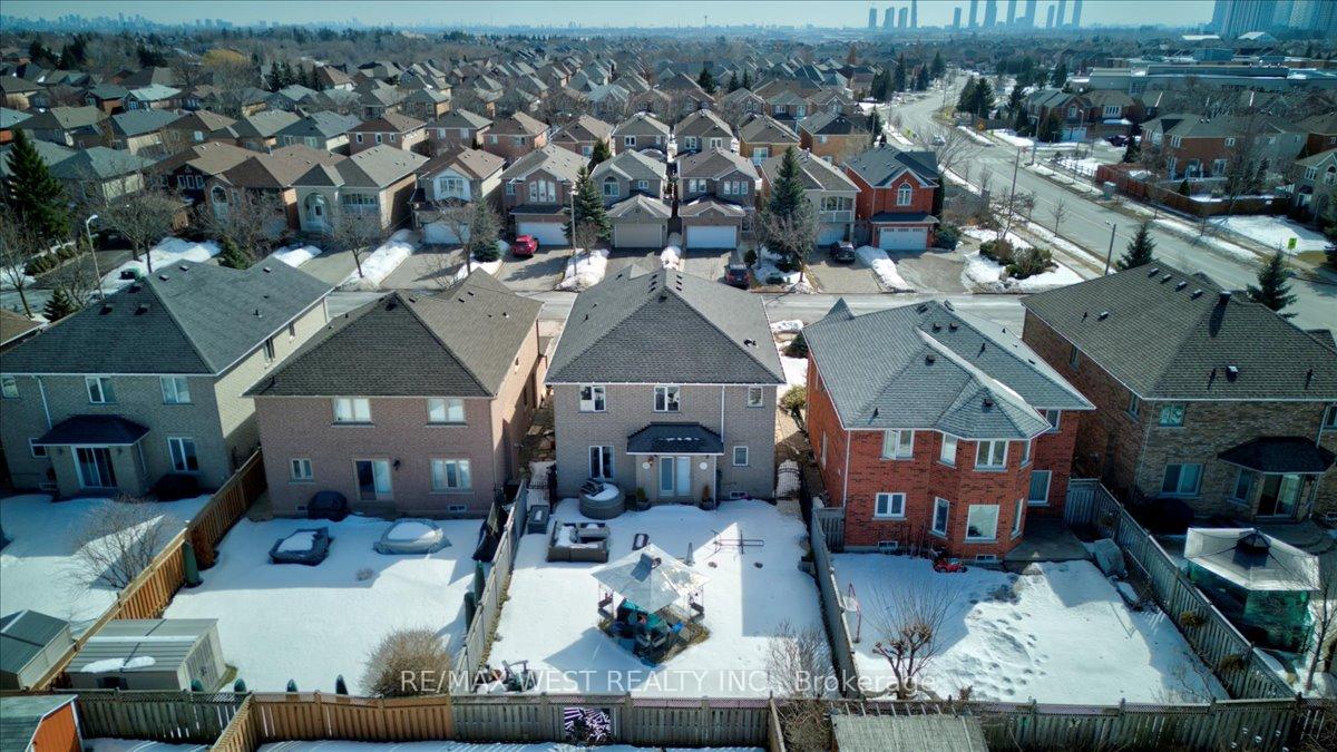 Photo 47 of 155 Villandry Crescent, Vaughan, Maple — HOMEH