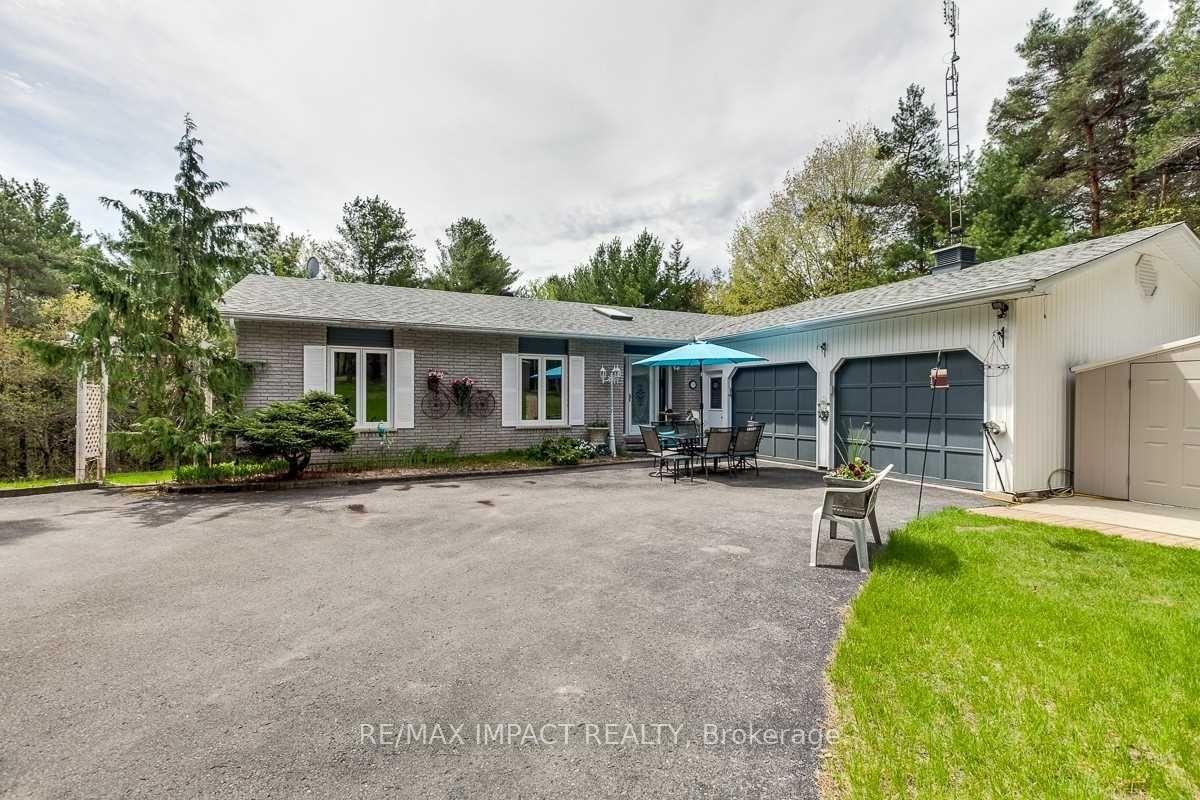 Photo 2 of 6 Hawke Court, Clarington, Rural Clarington — HOMEH