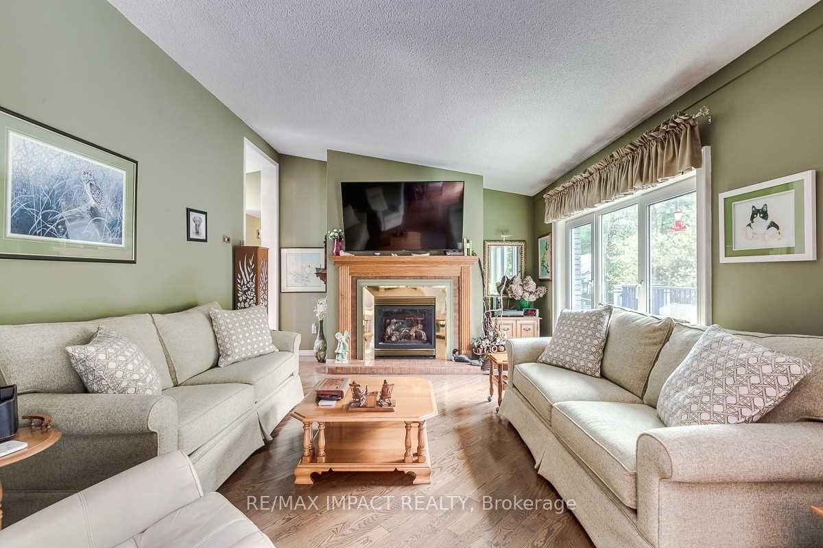 Photo 5 of 6 Hawke Court, Clarington, Rural Clarington — HOMEH