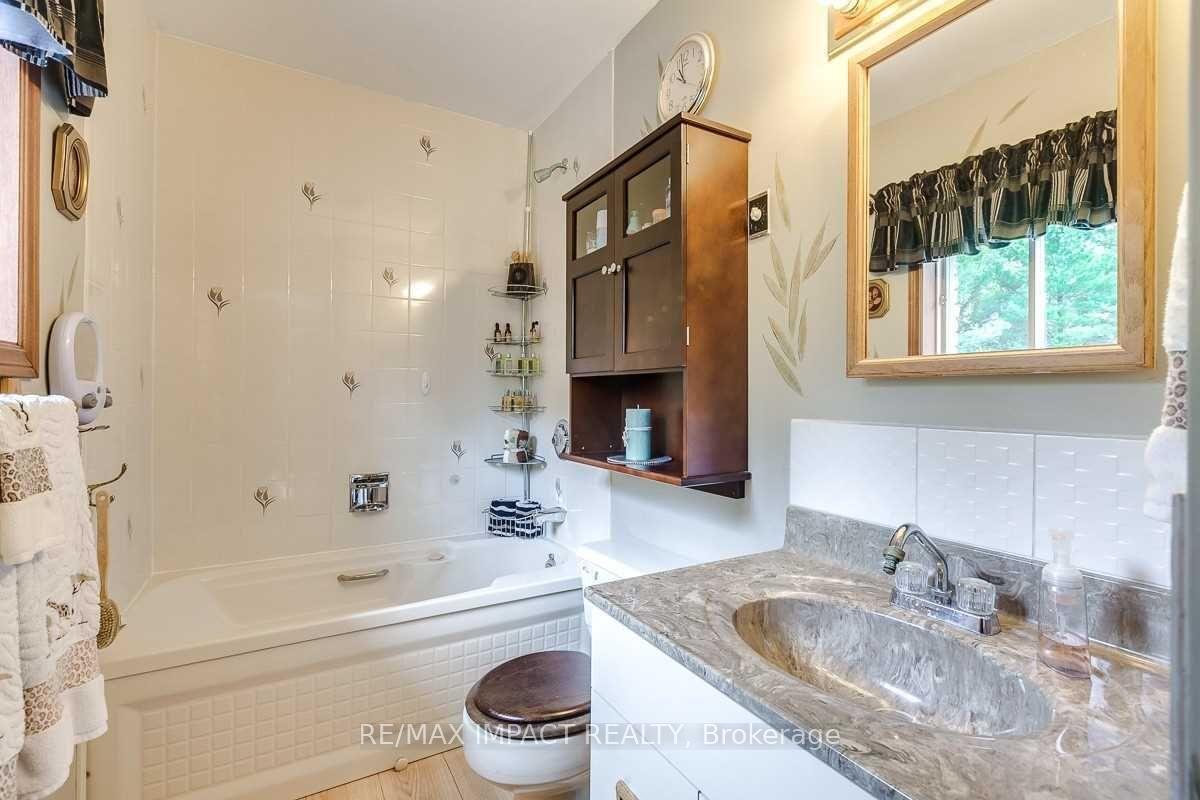 Photo 14 of 6 Hawke Court, Clarington, Rural Clarington — HOMEH