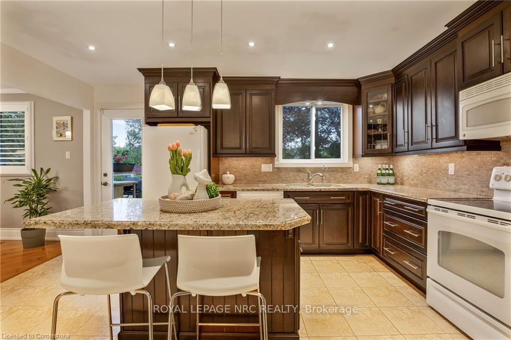 Photo 35 of 81 Debora Drive, Grimsby, Grimsby Beach — HOMEH