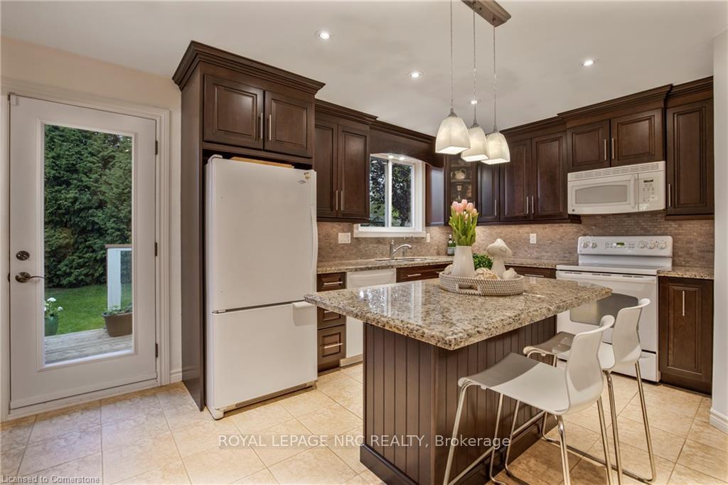 Photo 11 of 81 Debora Drive, Grimsby, Grimsby Beach — HOMEH