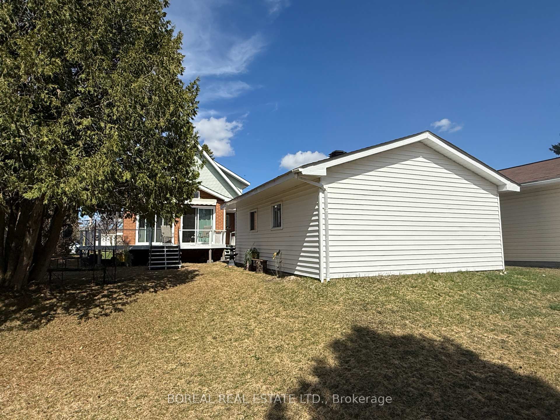 Photo 3 of 27 Sixth Street, Smooth Rock Falls, SRF — HOMEH