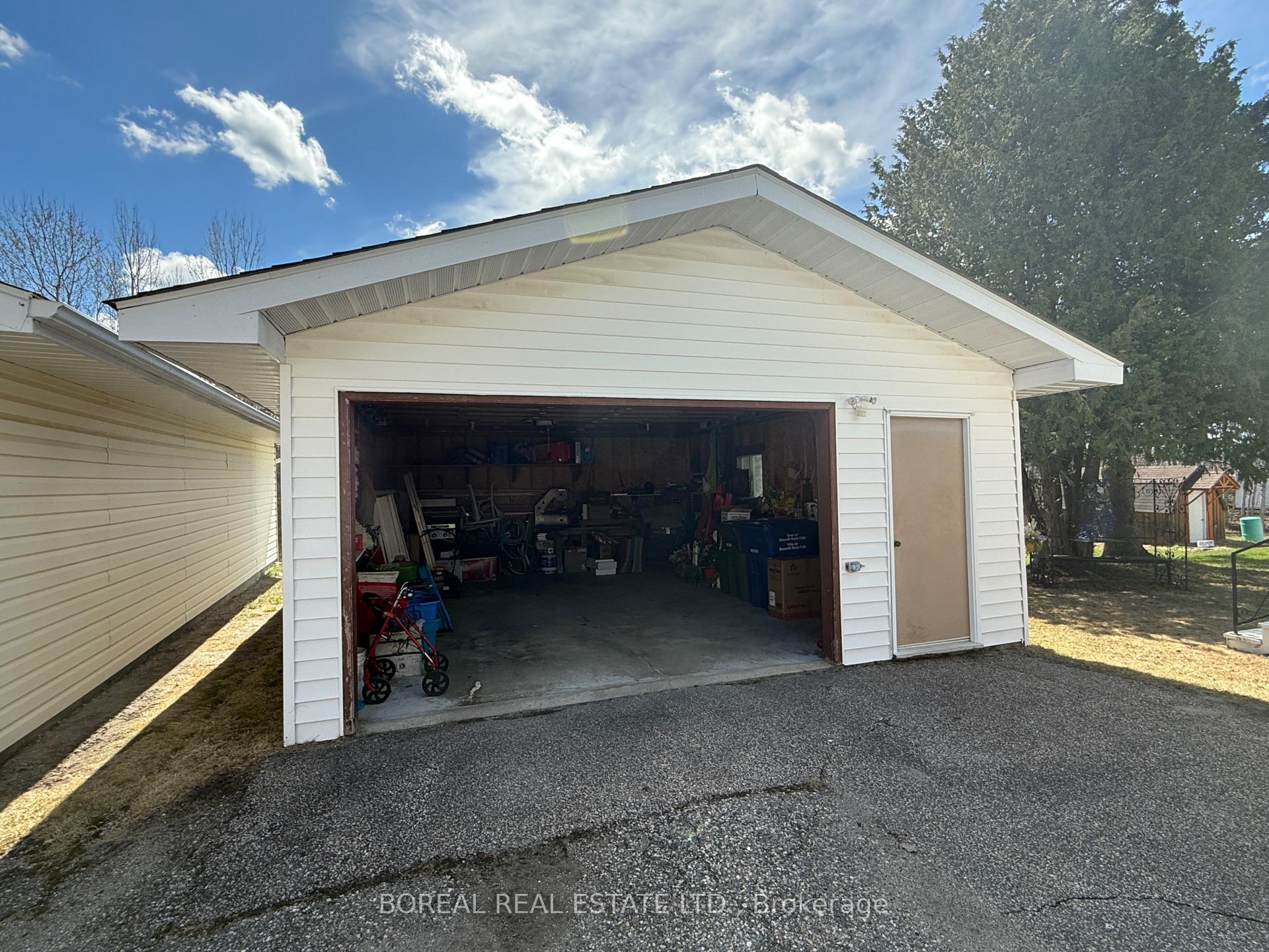 Photo 2 of 27 Sixth Street, Smooth Rock Falls, SRF — HOMEH