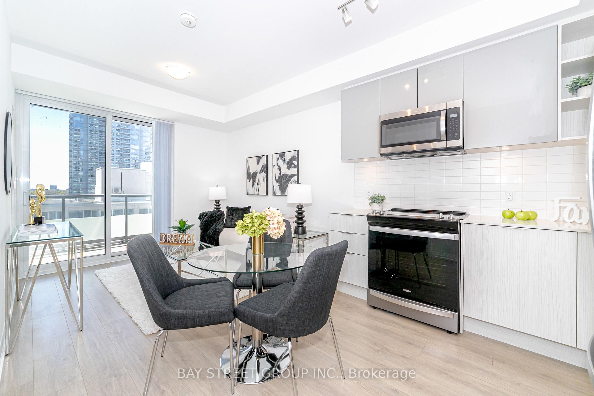 Photo 3 of Unit 1513, 50 Dunfield Avenue, Toronto, Mount Pleasant West — HOMEH