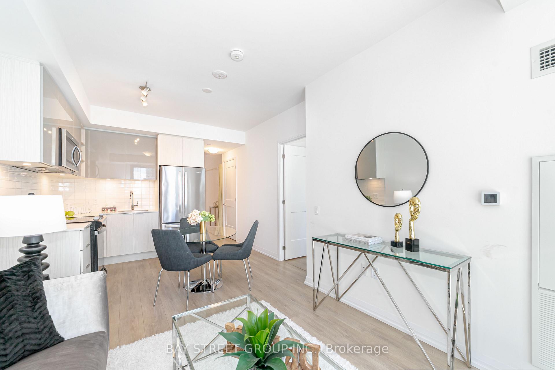 Photo 6 of Unit 1513, 50 Dunfield Avenue, Toronto, Mount Pleasant West — HOMEH