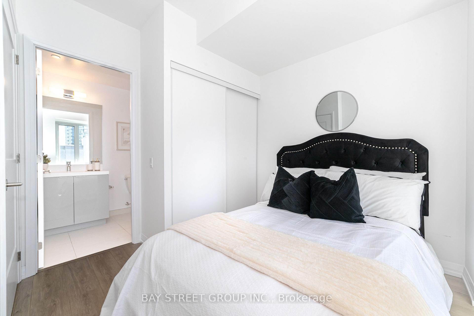 Photo 11 of Unit 1513, 50 Dunfield Avenue, Toronto, Mount Pleasant West — HOMEH