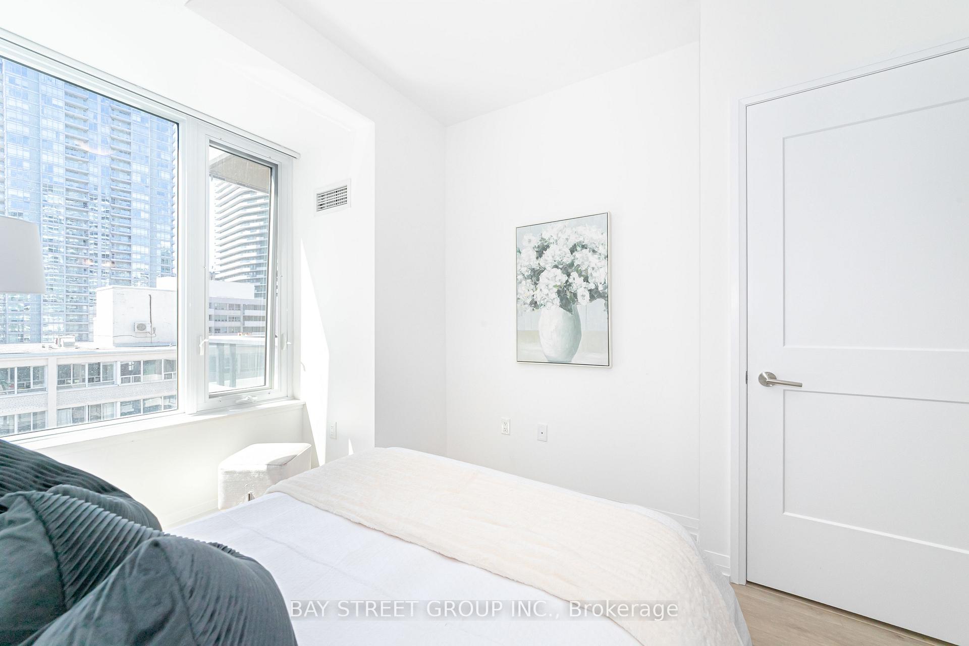 Photo 10 of Unit 1513, 50 Dunfield Avenue, Toronto, Mount Pleasant West — HOMEH