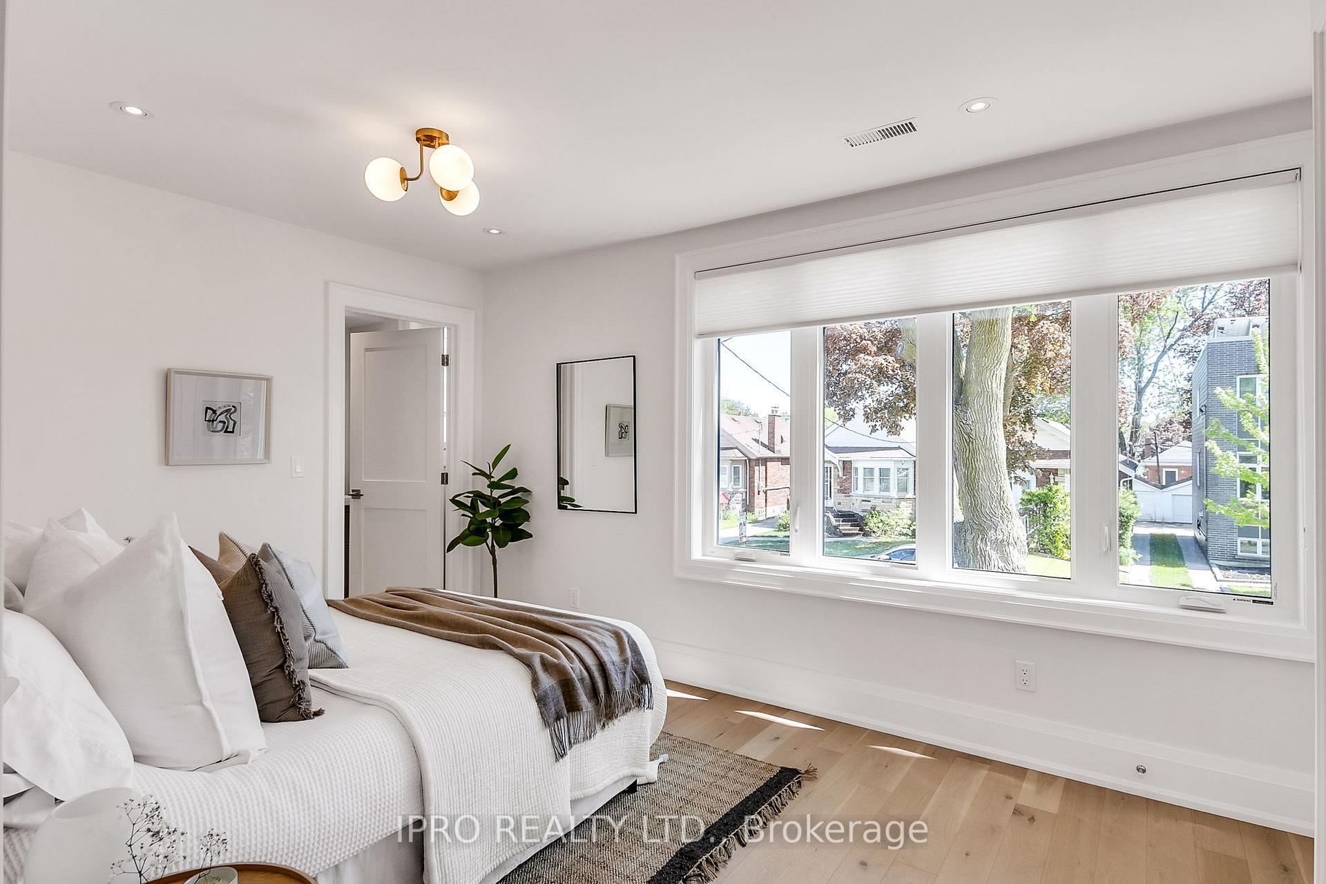 Photo 30 of 94 Kings Park Boulevard, Toronto, Danforth Village-East York — HOMEH