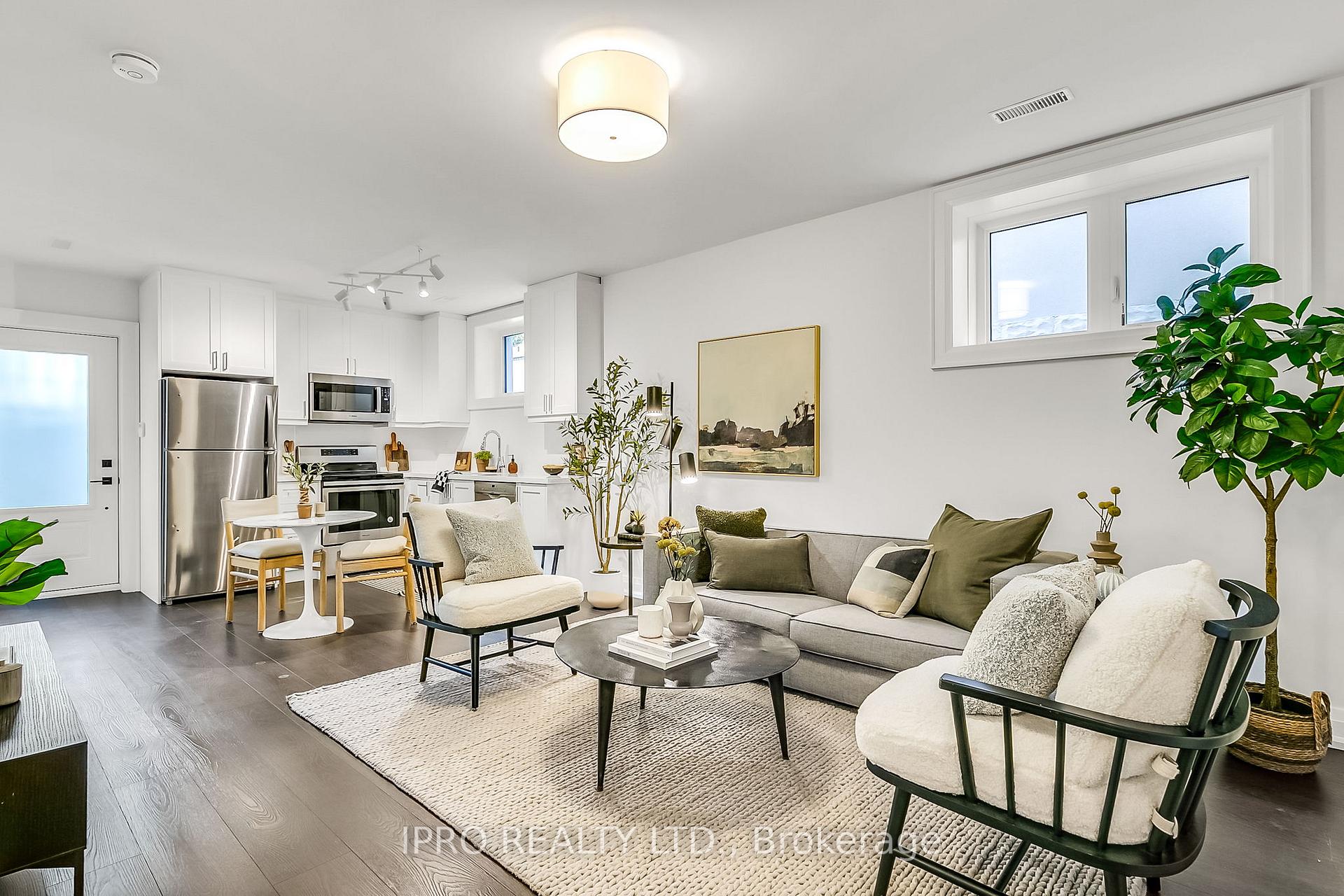 Photo 37 of 94 Kings Park Boulevard, Toronto, Danforth Village-East York — HOMEH