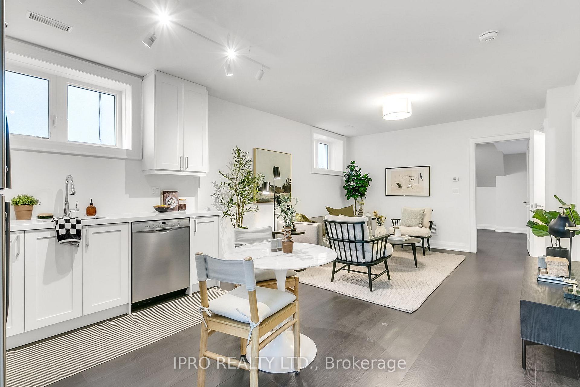 Photo 34 of 94 Kings Park Boulevard, Toronto, Danforth Village-East York — HOMEH