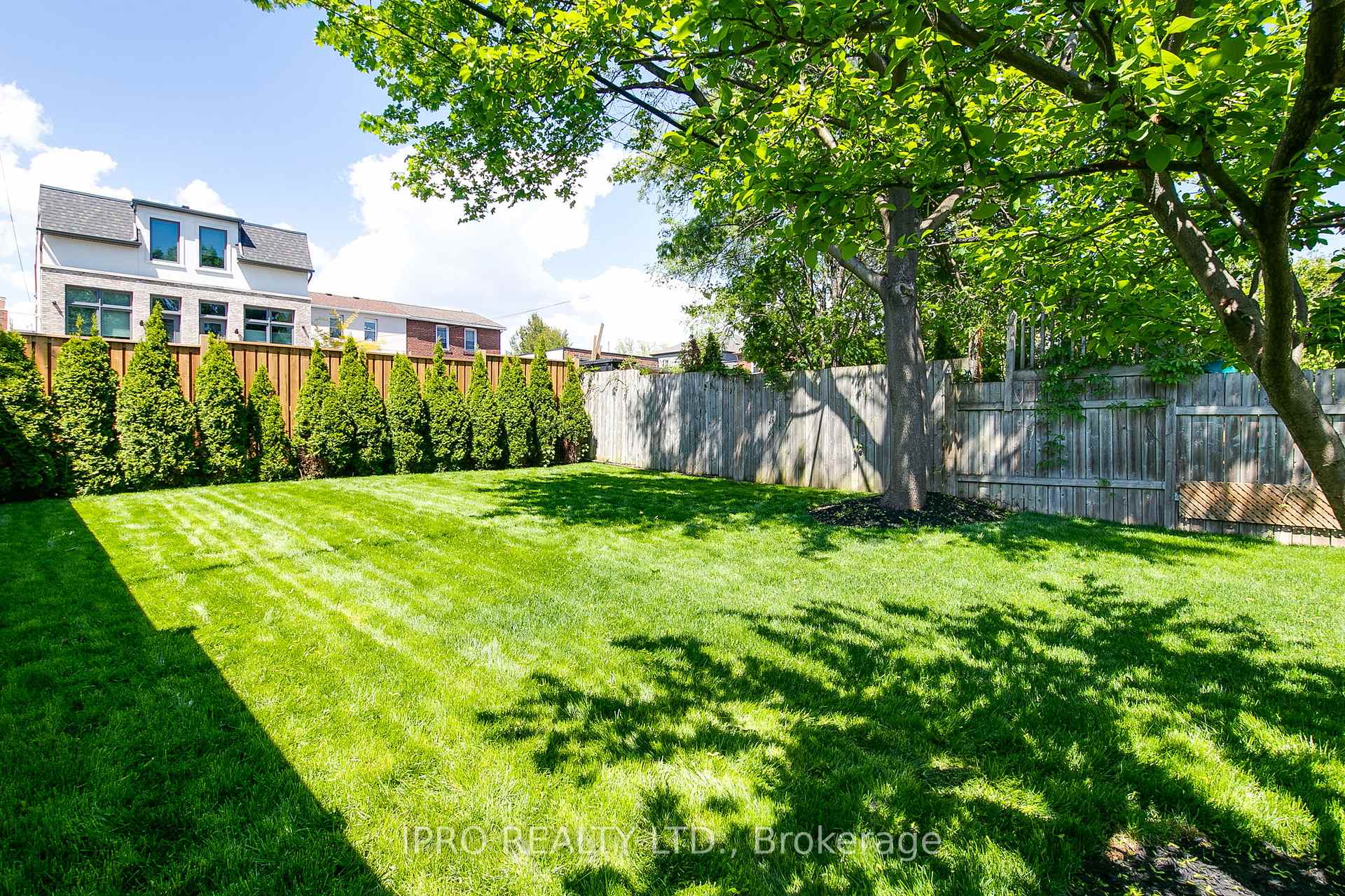 Photo 40 of 94 Kings Park Boulevard, Toronto, Danforth Village-East York — HOMEH