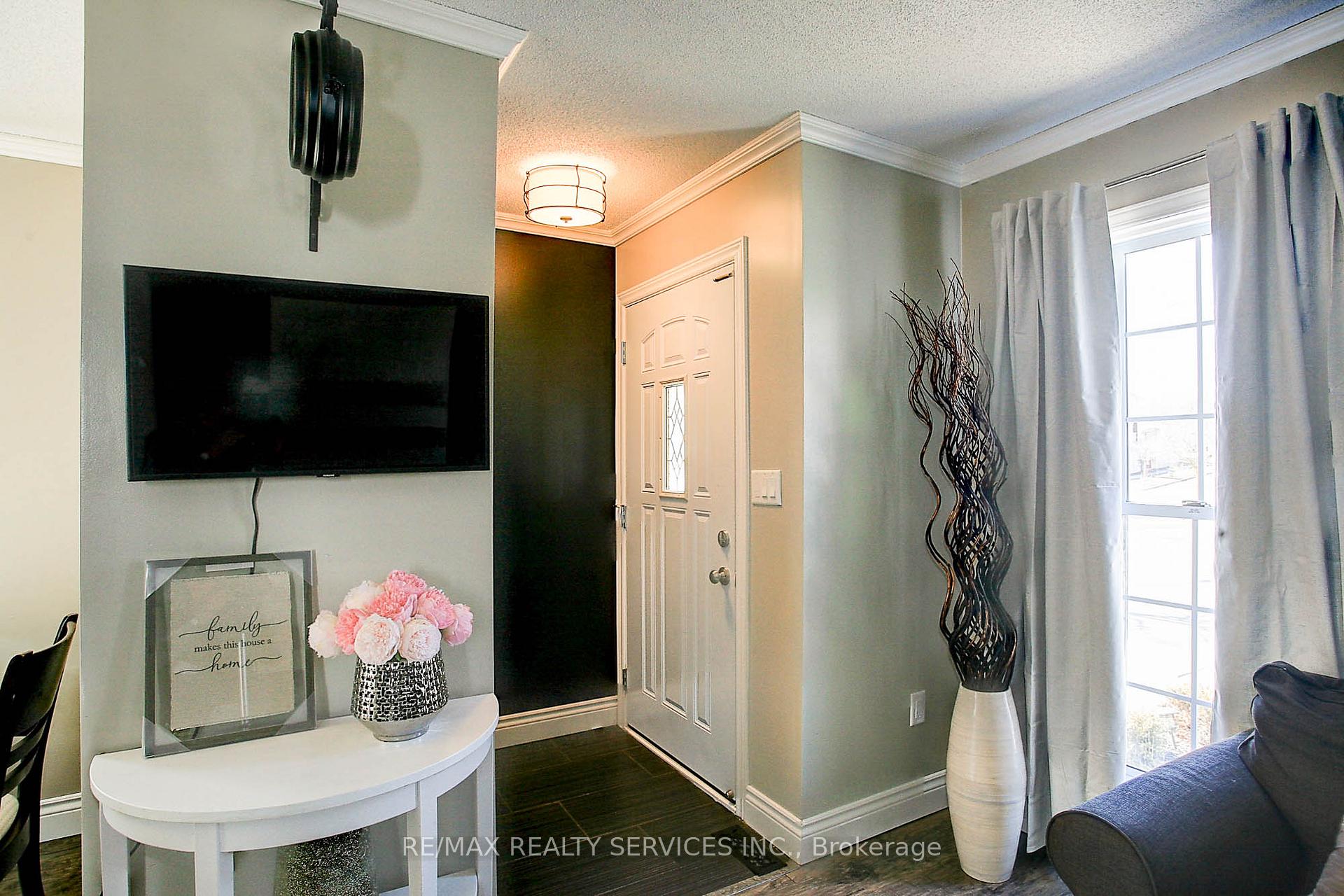 Photo 5 of 65 Wake Robin Drive, Kitchener, Larentian West — HOMEH