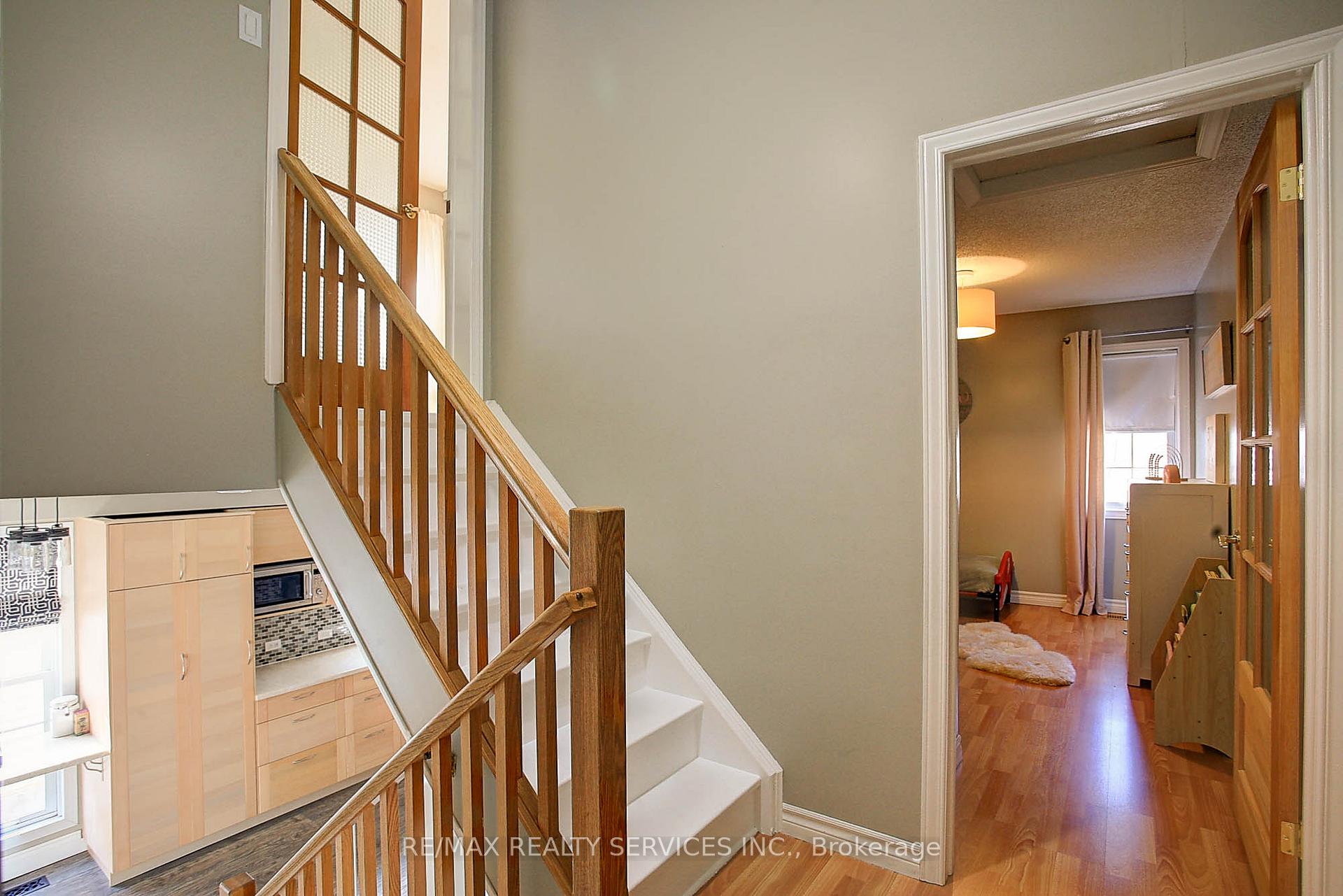 Photo 14 of 65 Wake Robin Drive, Kitchener, Larentian West — HOMEH
