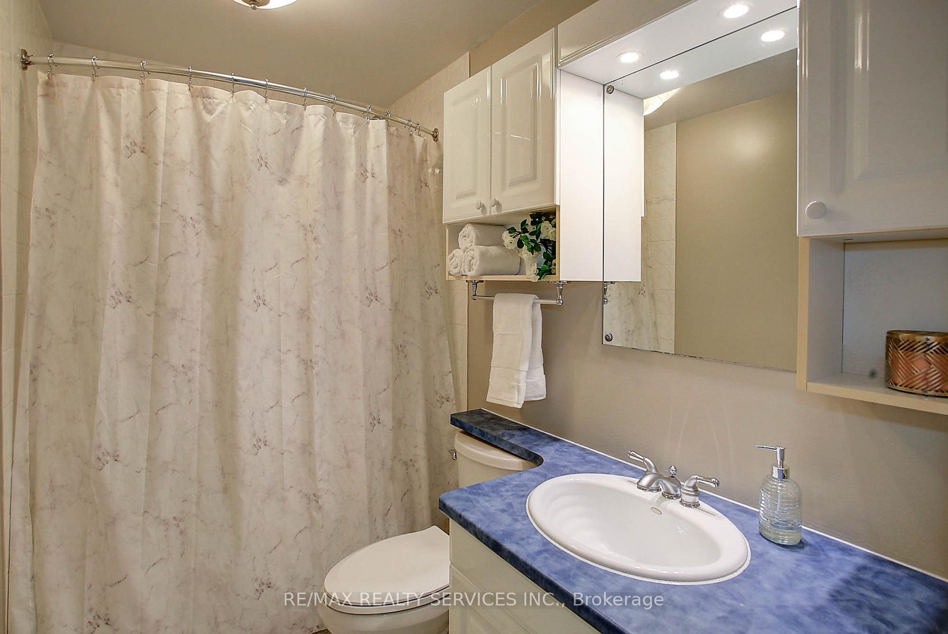 Photo 10 of 65 Wake Robin Drive, Kitchener, Larentian West — HOMEH