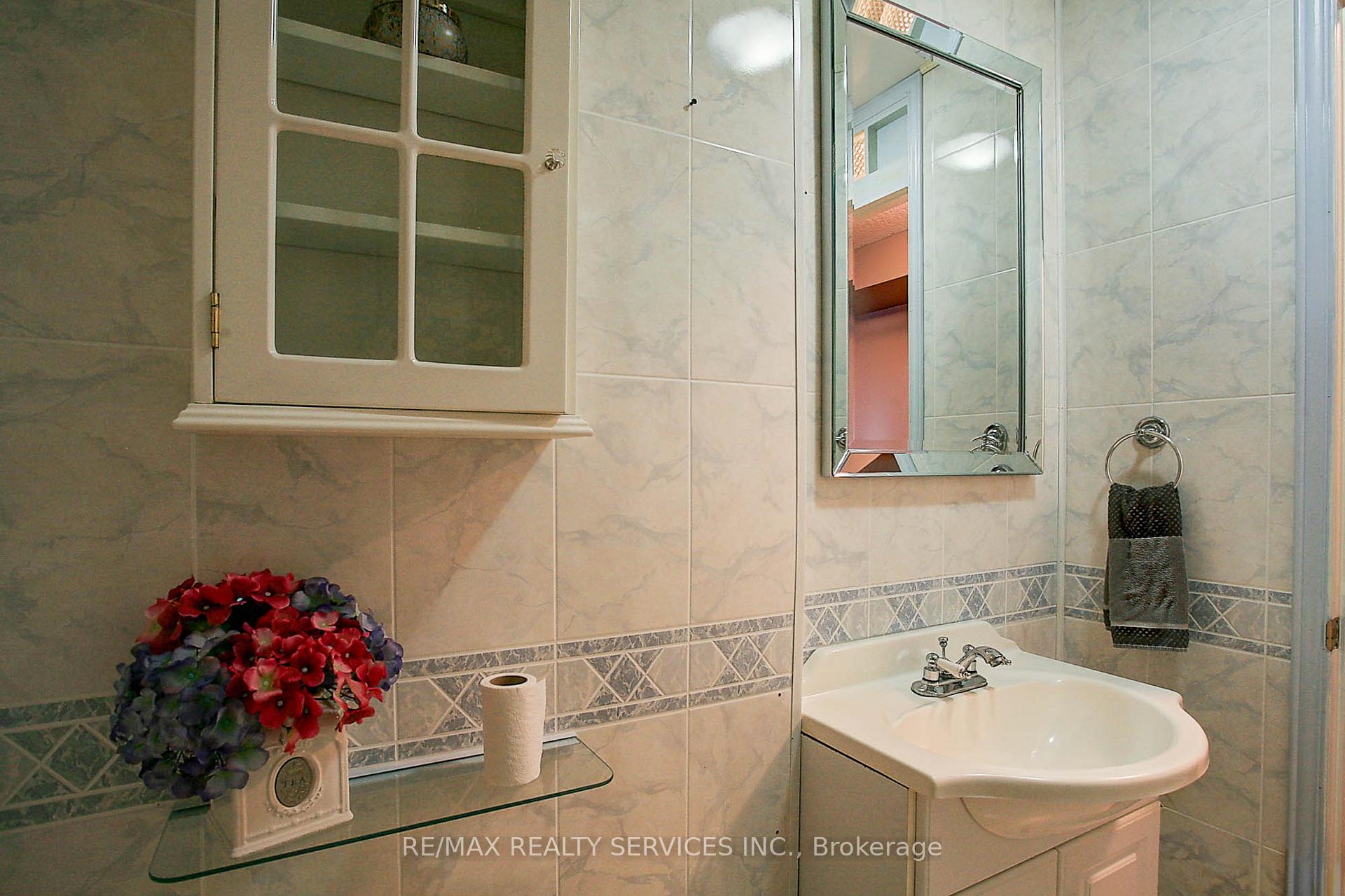 Photo 15 of 65 Wake Robin Drive, Kitchener, Larentian West — HOMEH