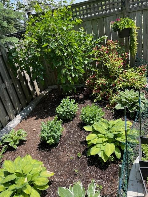 Photo 28 of 65 Wake Robin Drive, Kitchener, Larentian West — HOMEH