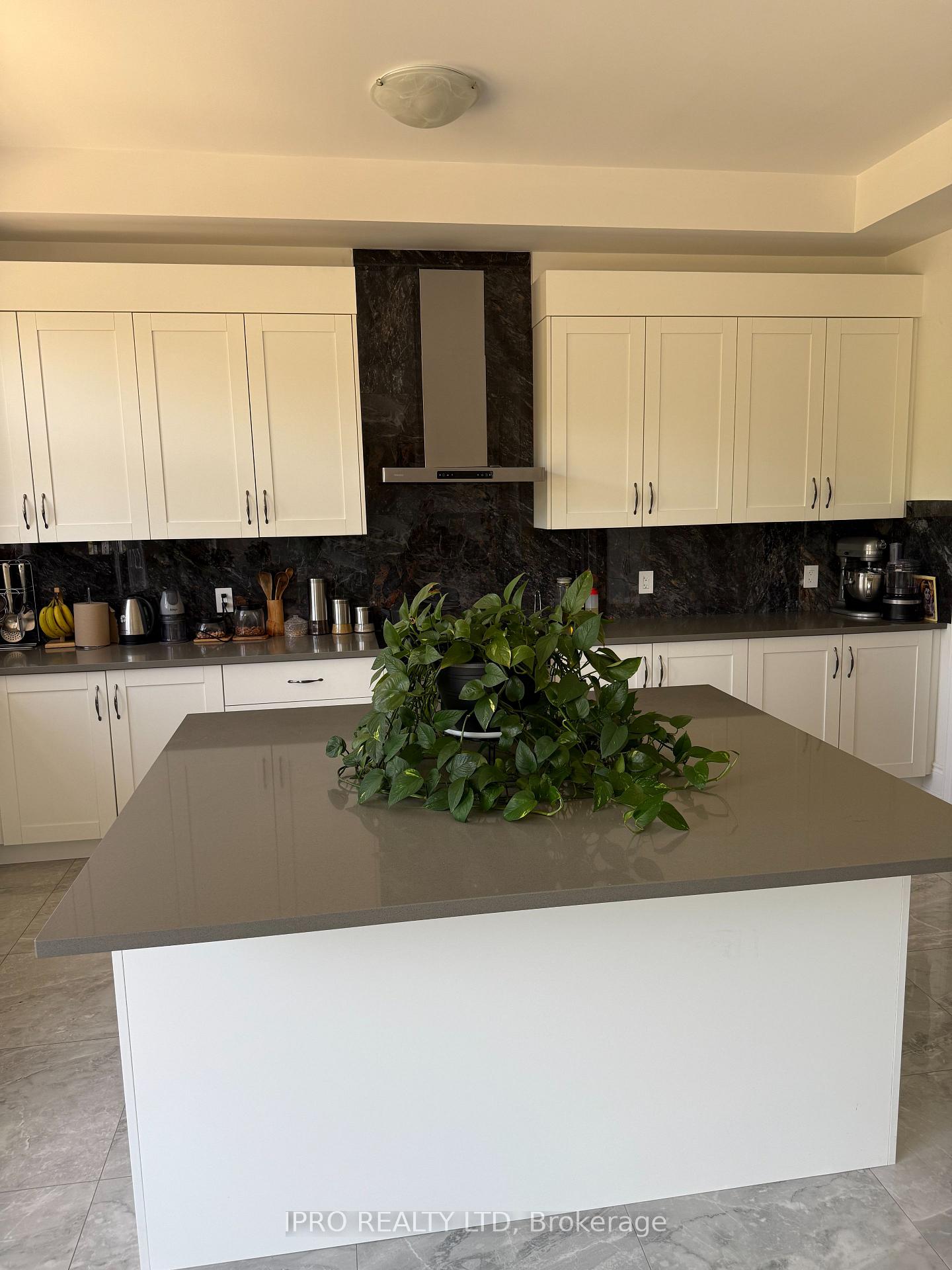 Photo 11 of 59 Raspberry Ridge Avenue, Caledon, Caledon East — HOMEH