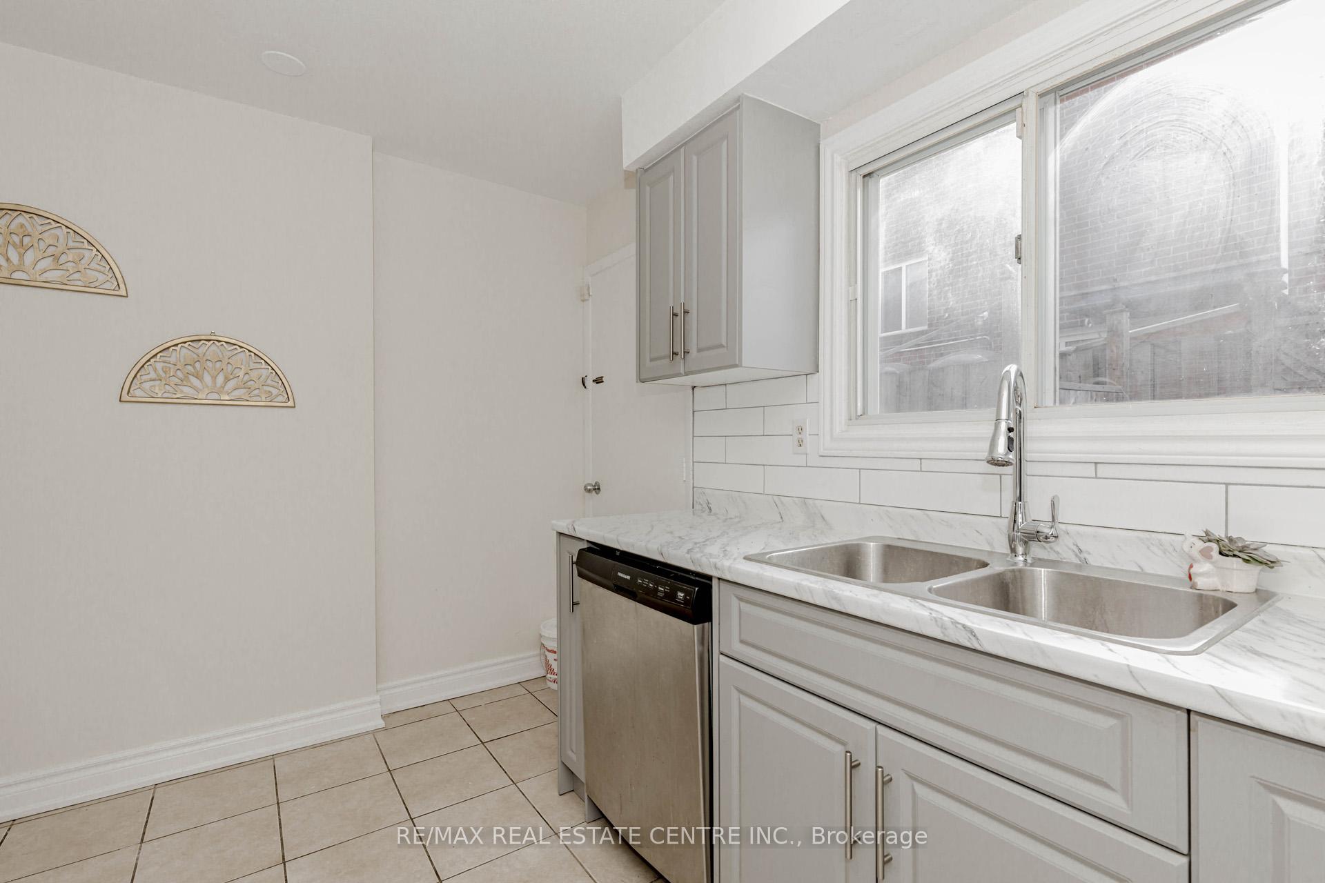 Photo 6 of 15 Benton Street, Brampton, Brampton East — HOMEH