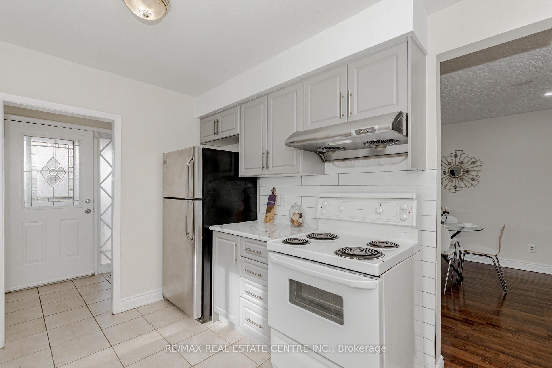 Photo 10 of 15 Benton Street, Brampton, Brampton East — HOMEH