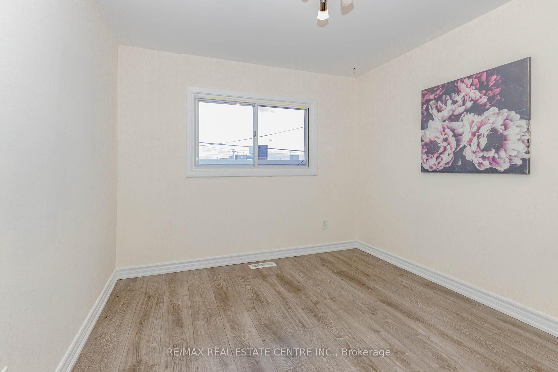 Photo 14 of 15 Benton Street, Brampton, Brampton East — HOMEH