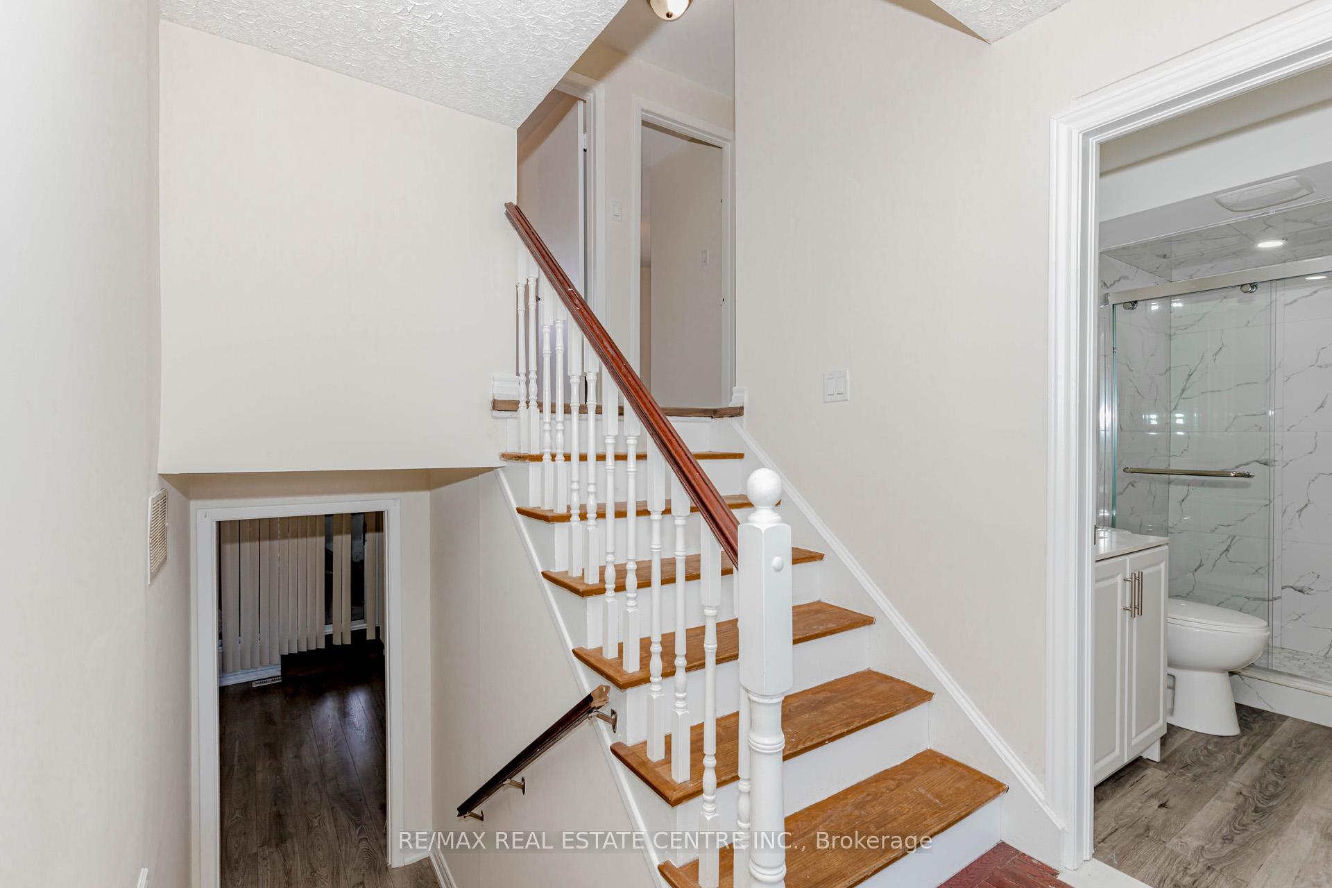Photo 31 of 15 Benton Street, Brampton, Brampton East — HOMEH