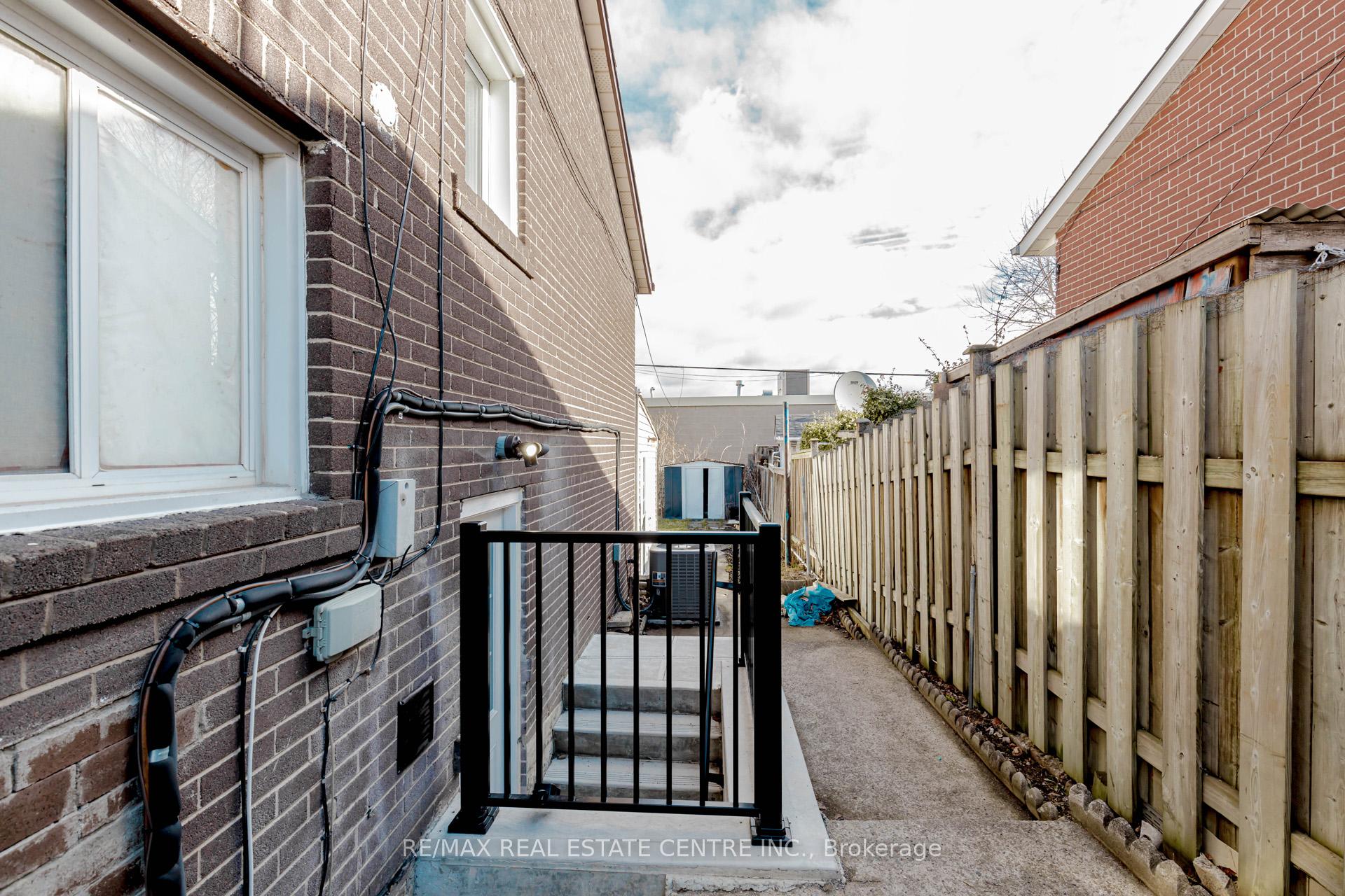 Photo 33 of 15 Benton Street, Brampton, Brampton East — HOMEH
