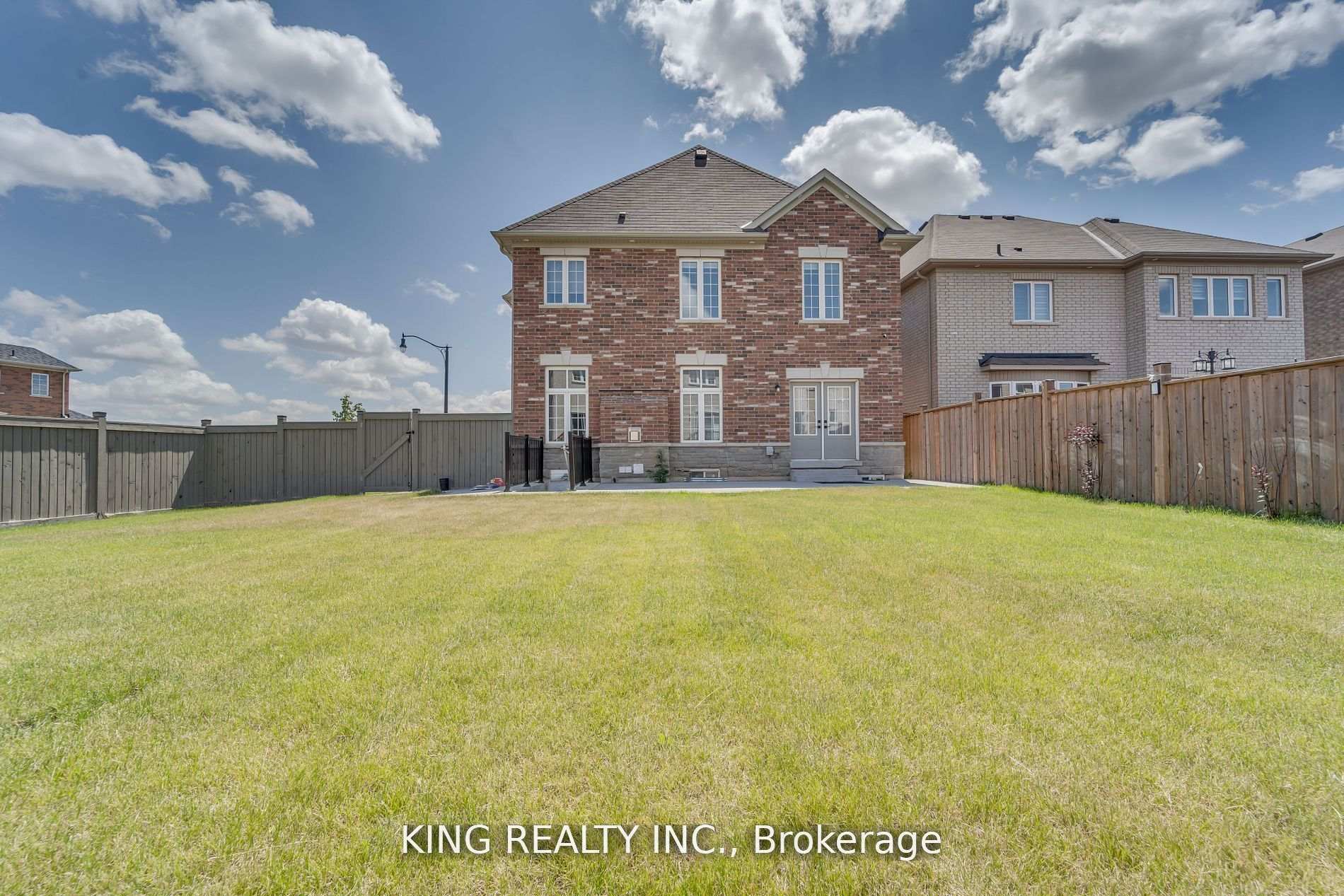 Photo 8 of Unit (Upper), 283 Elbern Markell Drive, Brampton, Credit Valley — HOMEH