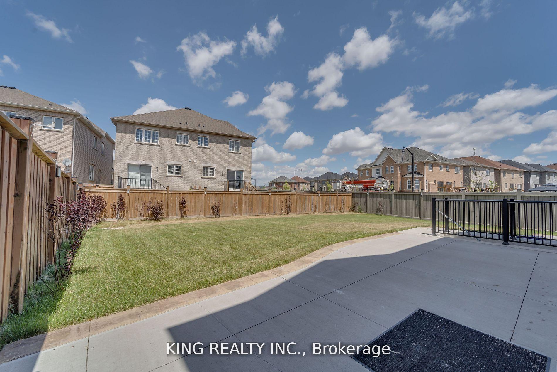 Photo 7 of Unit (Upper), 283 Elbern Markell Drive, Brampton, Credit Valley — HOMEH