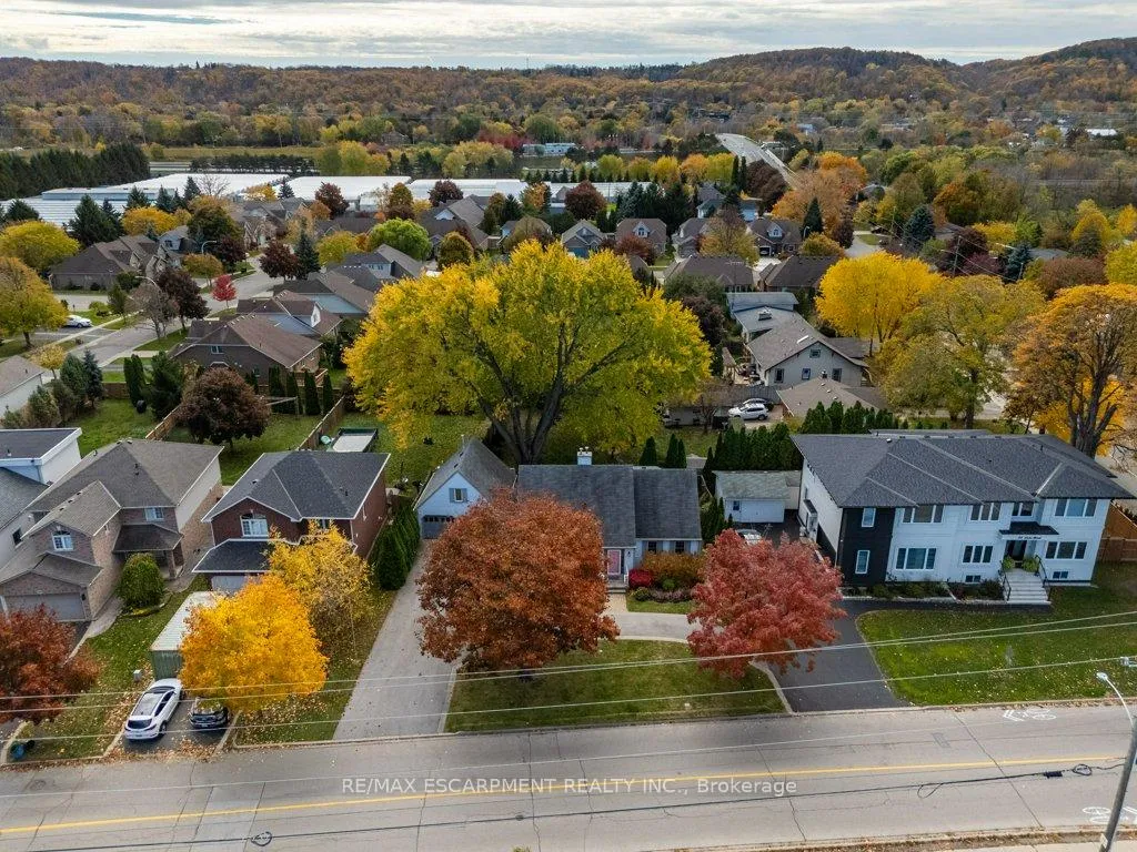 Photo 3 of 24 Lake Street, Grimsby, Grimsby Beach — HOMEH