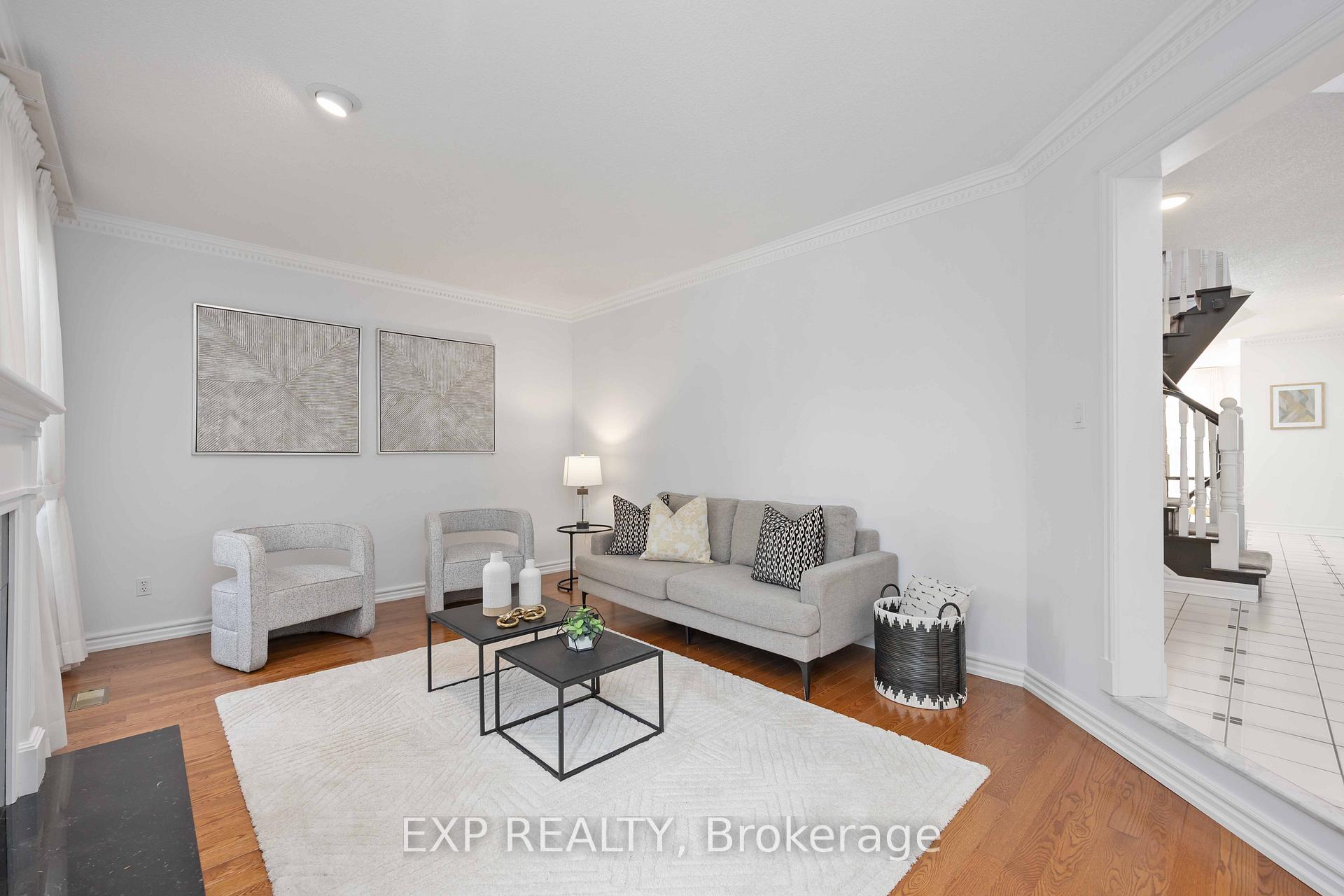Photo 2 of 3 Hoodview Court, Markham, Buttonville — HOMEH