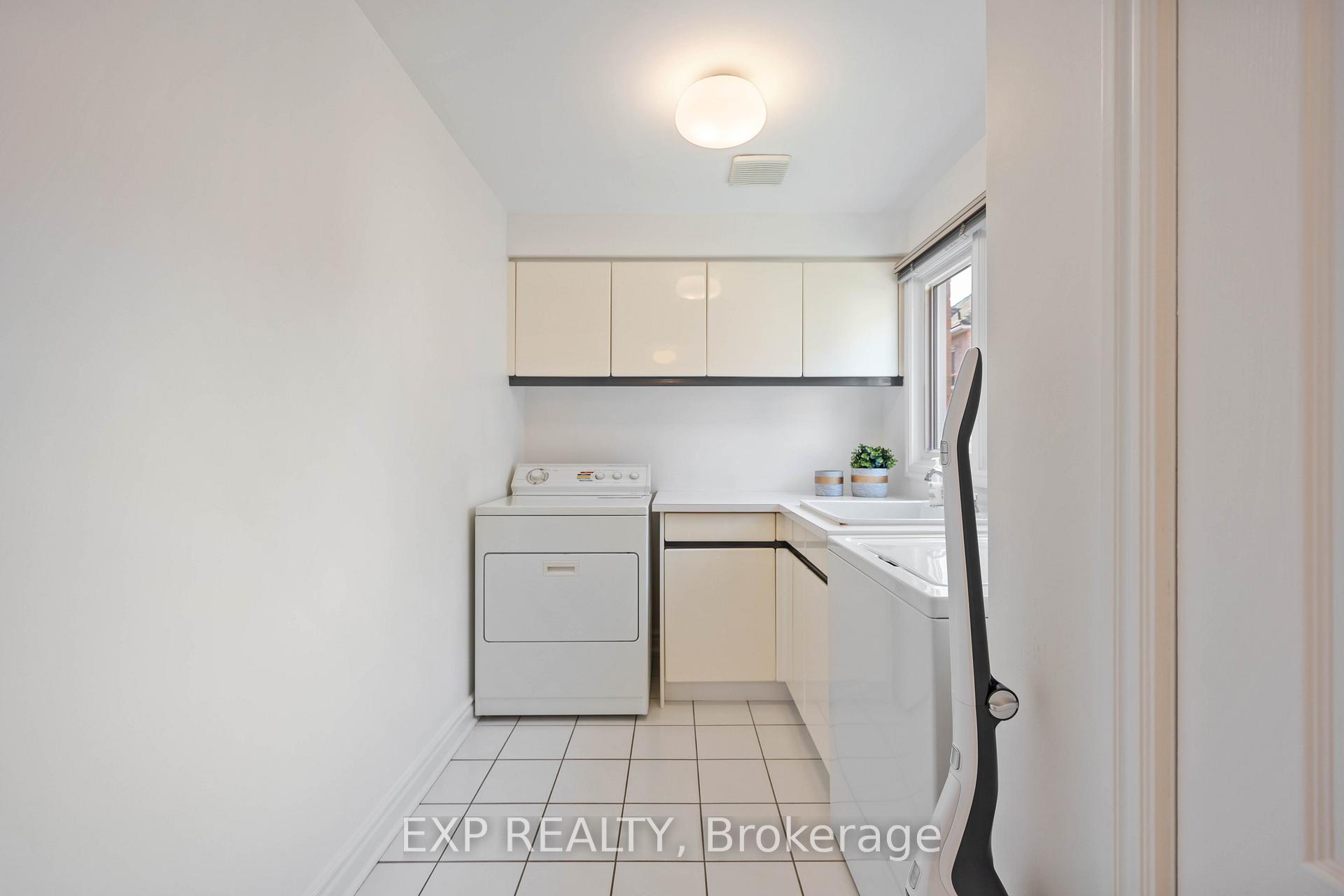 Photo 17 of 3 Hoodview Court, Markham, Buttonville — HOMEH