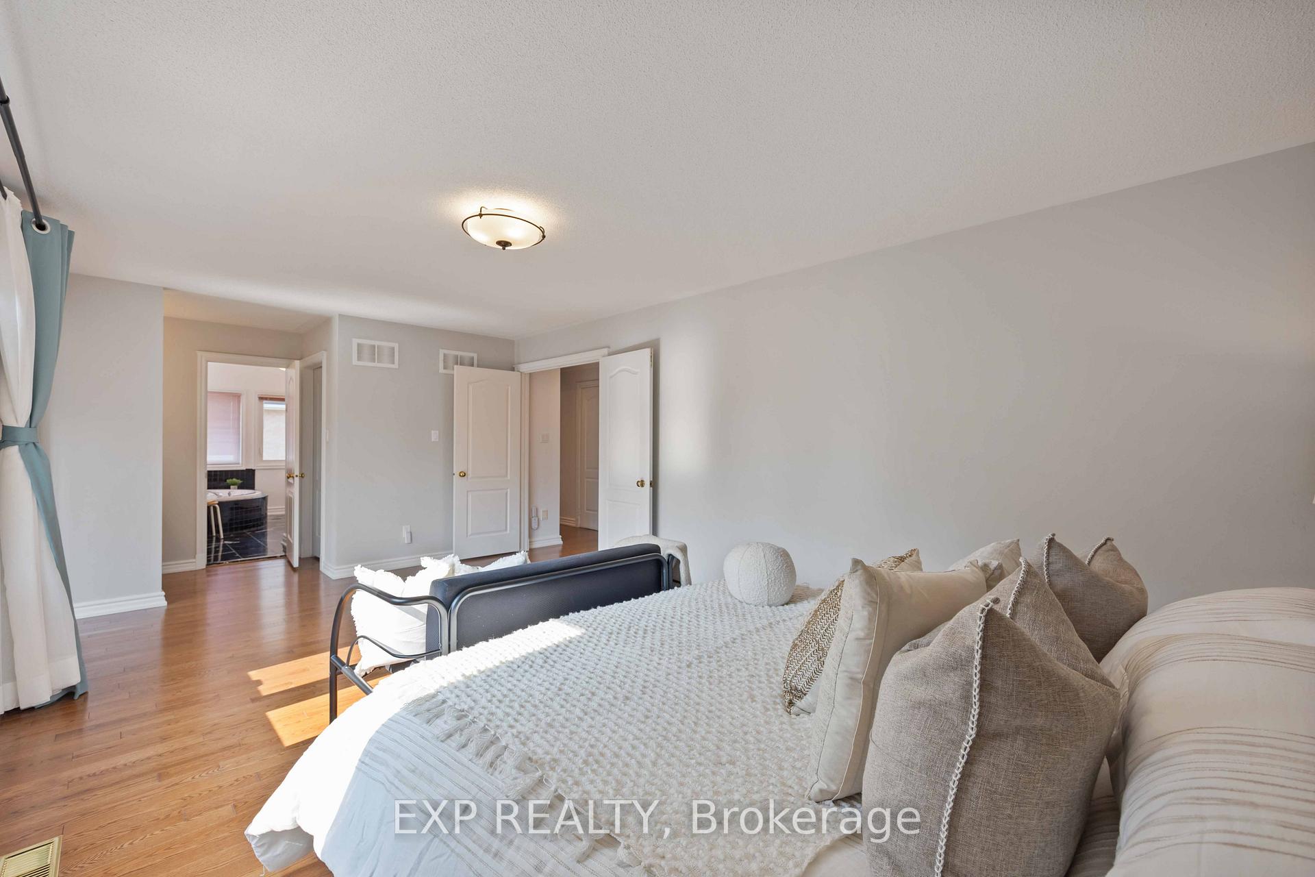 Photo 32 of 3 Hoodview Court, Markham, Buttonville — HOMEH
