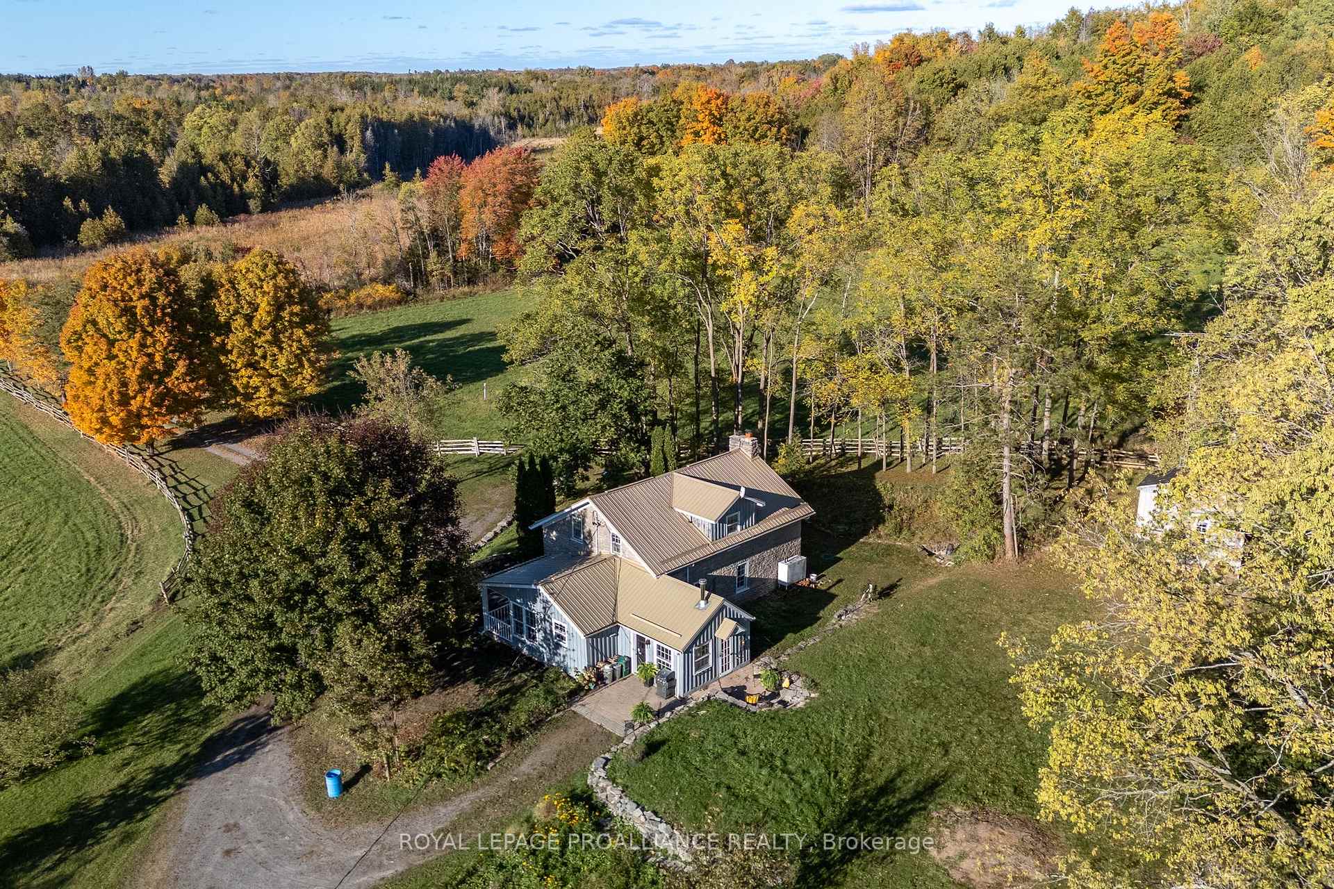 Photo 2 of 162 Leslie Road, Belleville, Thurlow Ward — HOMEH