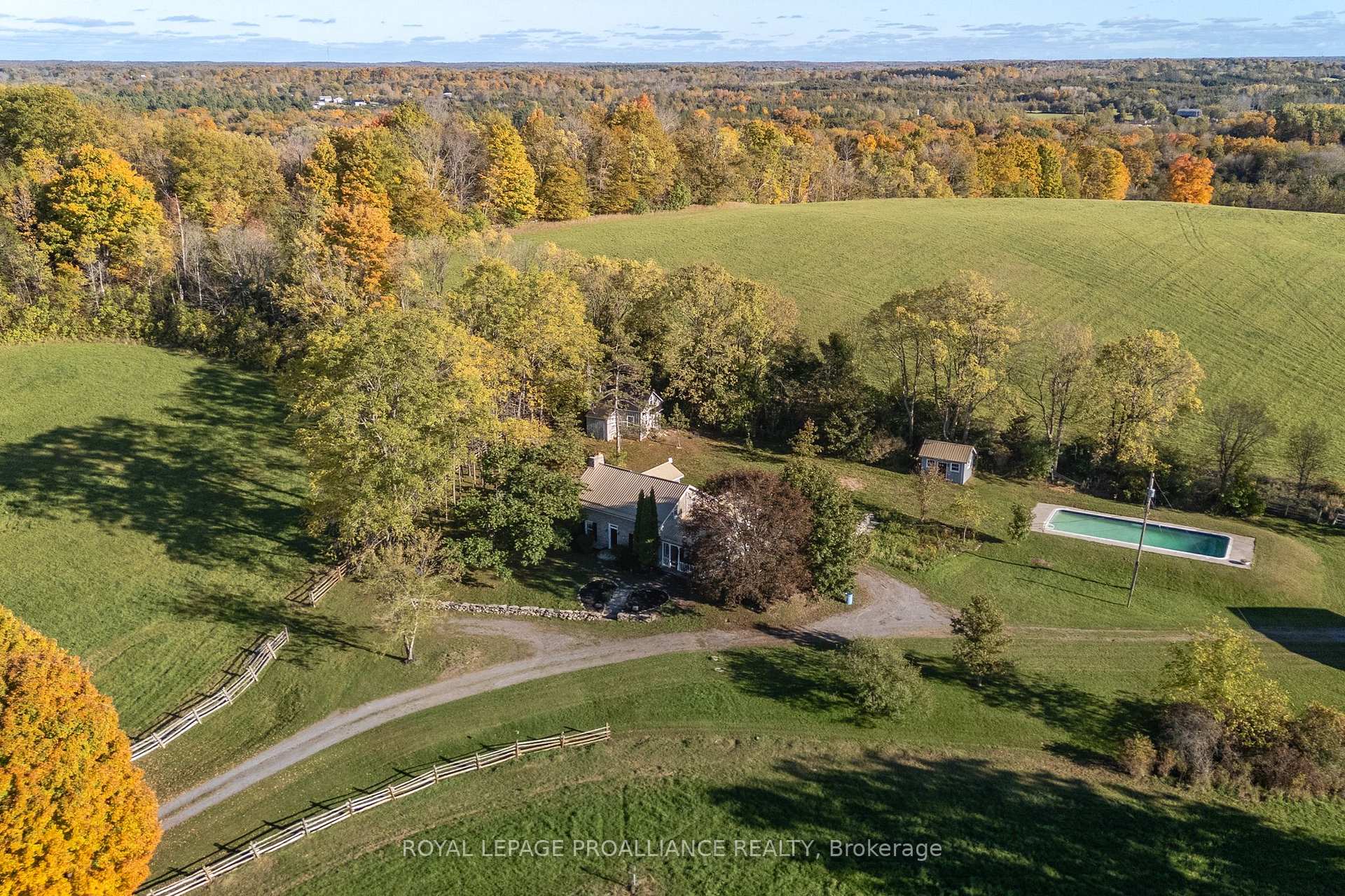 Photo 3 of 162 Leslie Road, Belleville, Thurlow Ward — HOMEH