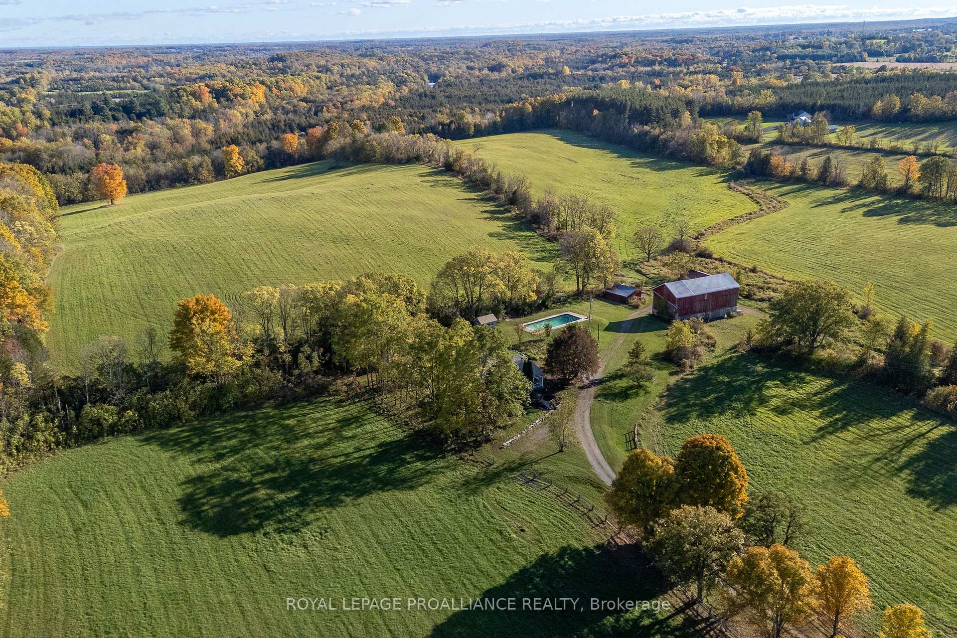 Photo 4 of 162 Leslie Road, Belleville, Thurlow Ward — HOMEH