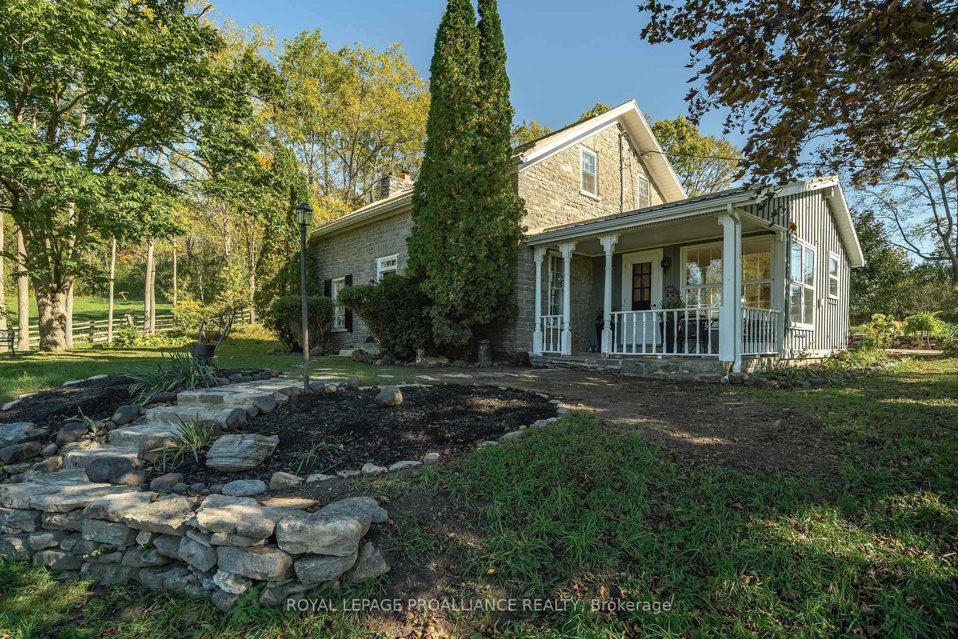 Photo 8 of 162 Leslie Road, Belleville, Thurlow Ward — HOMEH