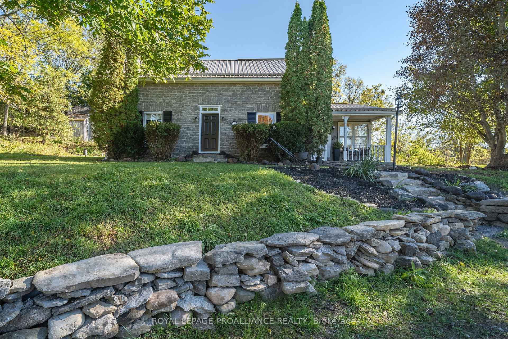 Photo 40 of 162 Leslie Road, Belleville, Thurlow Ward — HOMEH