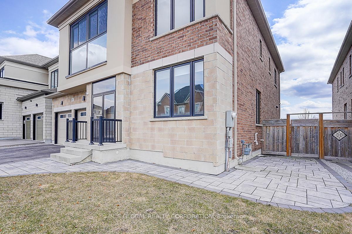 Photo 3 of 86 Crane Street, Aurora, Rural Aurora — HOMEH