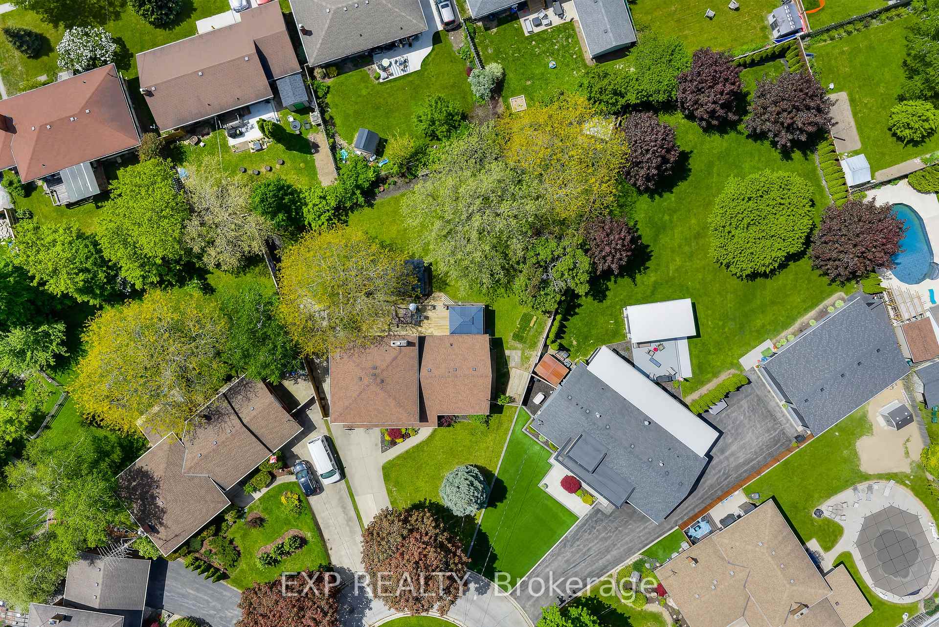 Photo 9 of 7 Saturn Court, St. Catharines, Bunting/Linwell — HOMEH