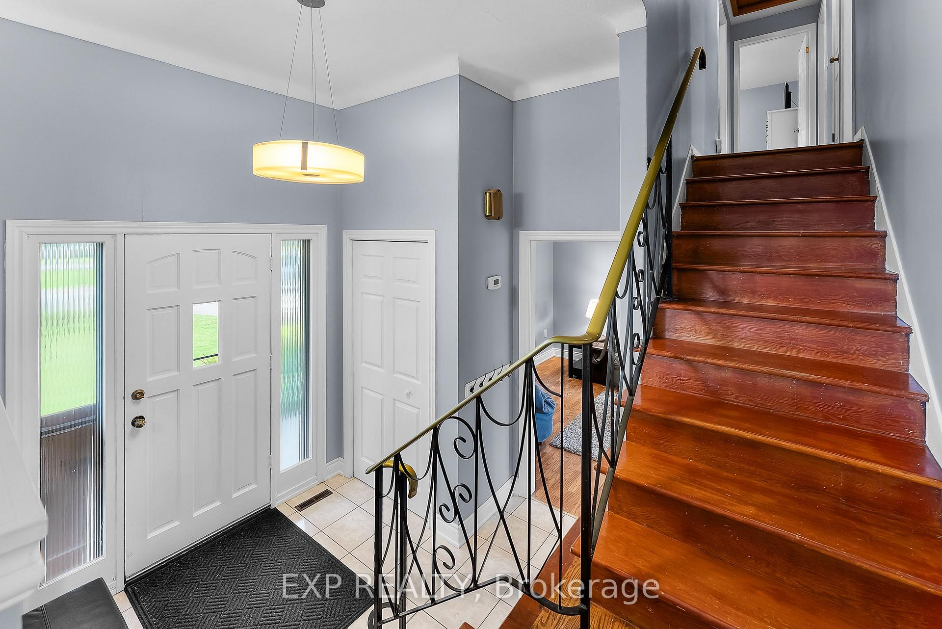 Photo 4 of 7 Saturn Court, St. Catharines, Bunting/Linwell — HOMEH