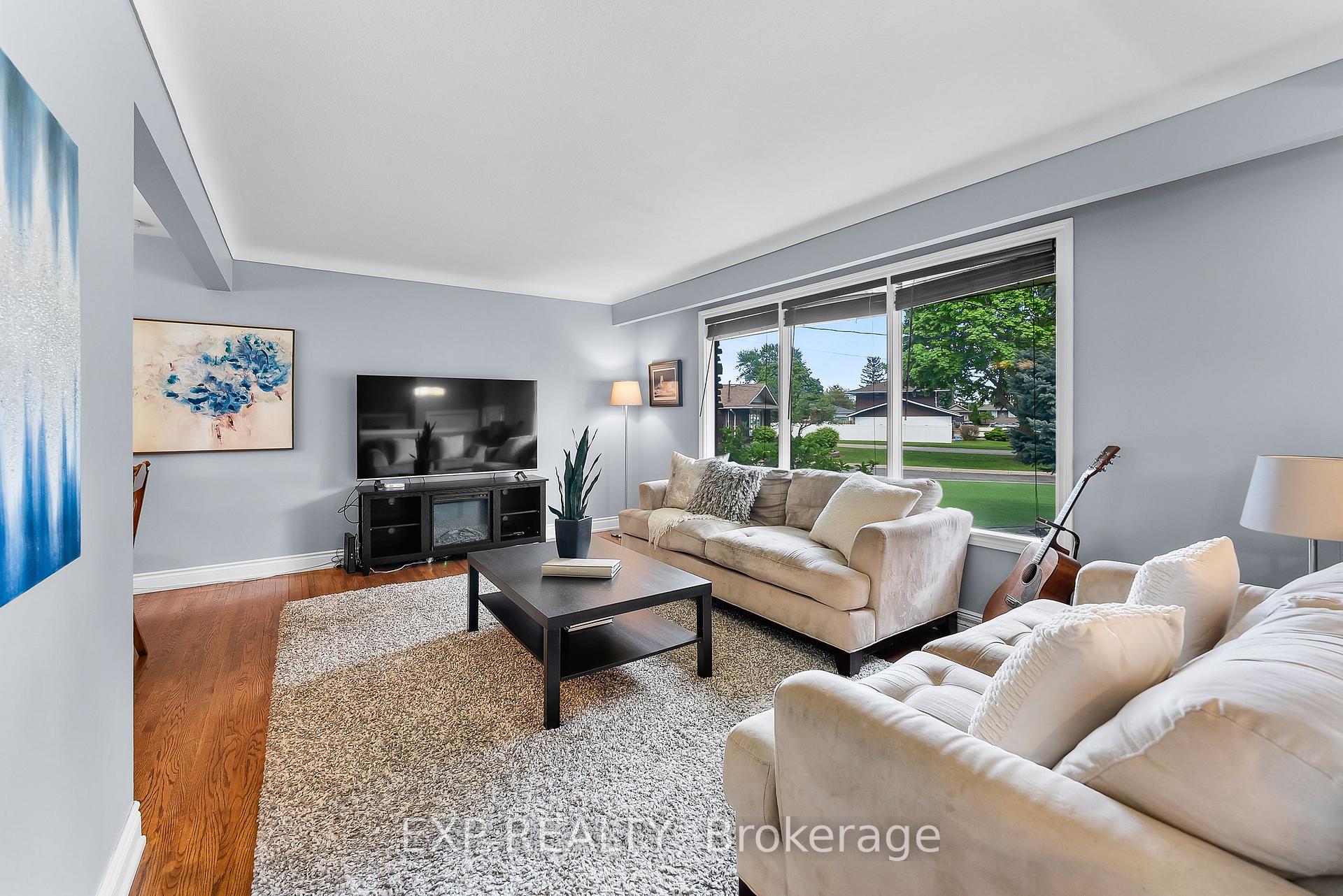 Photo 8 of 7 Saturn Court, St. Catharines, Bunting/Linwell — HOMEH