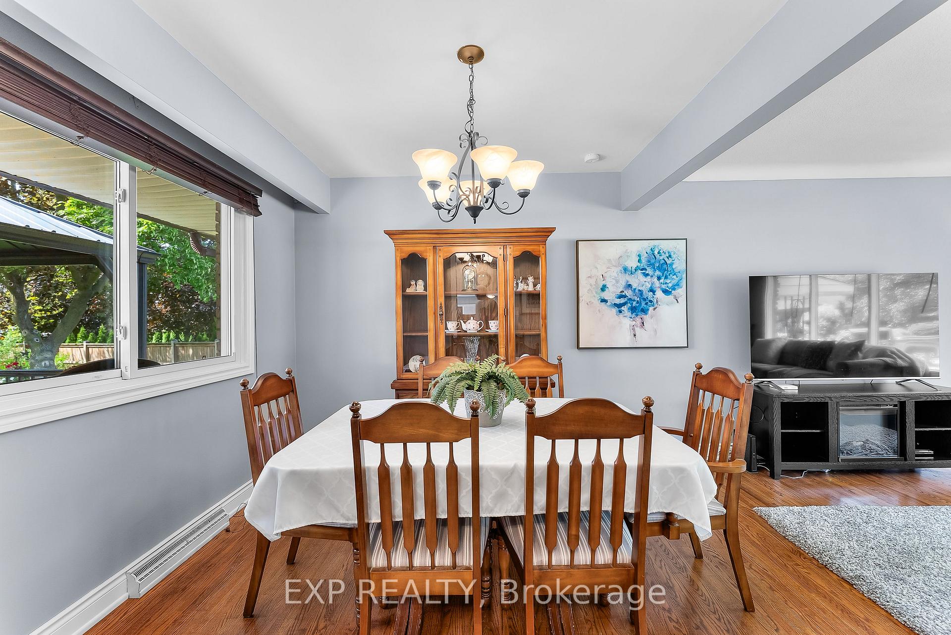 Photo 10 of 7 Saturn Court, St. Catharines, Bunting/Linwell — HOMEH